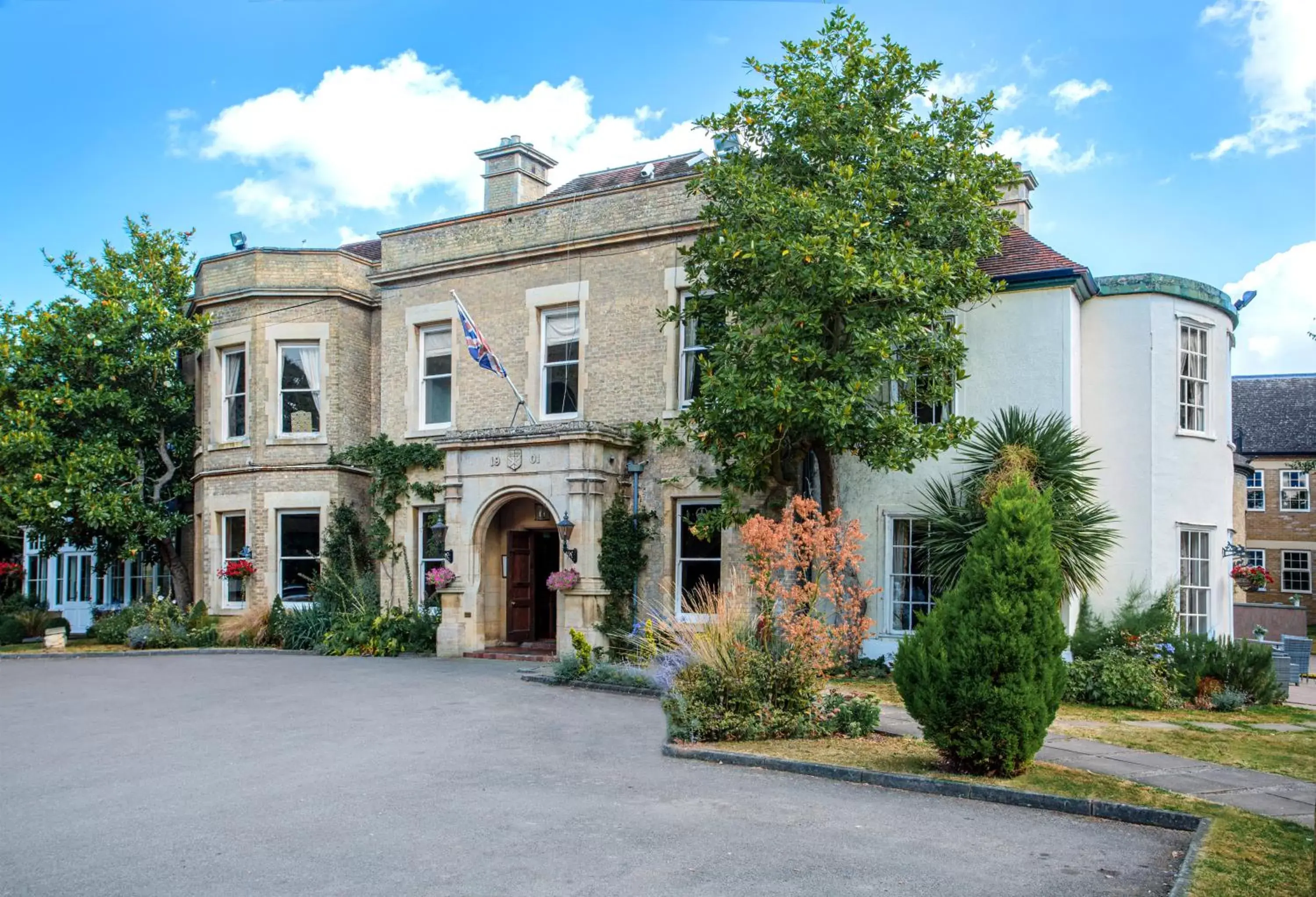 Property Building in Woodland Manor Hotel