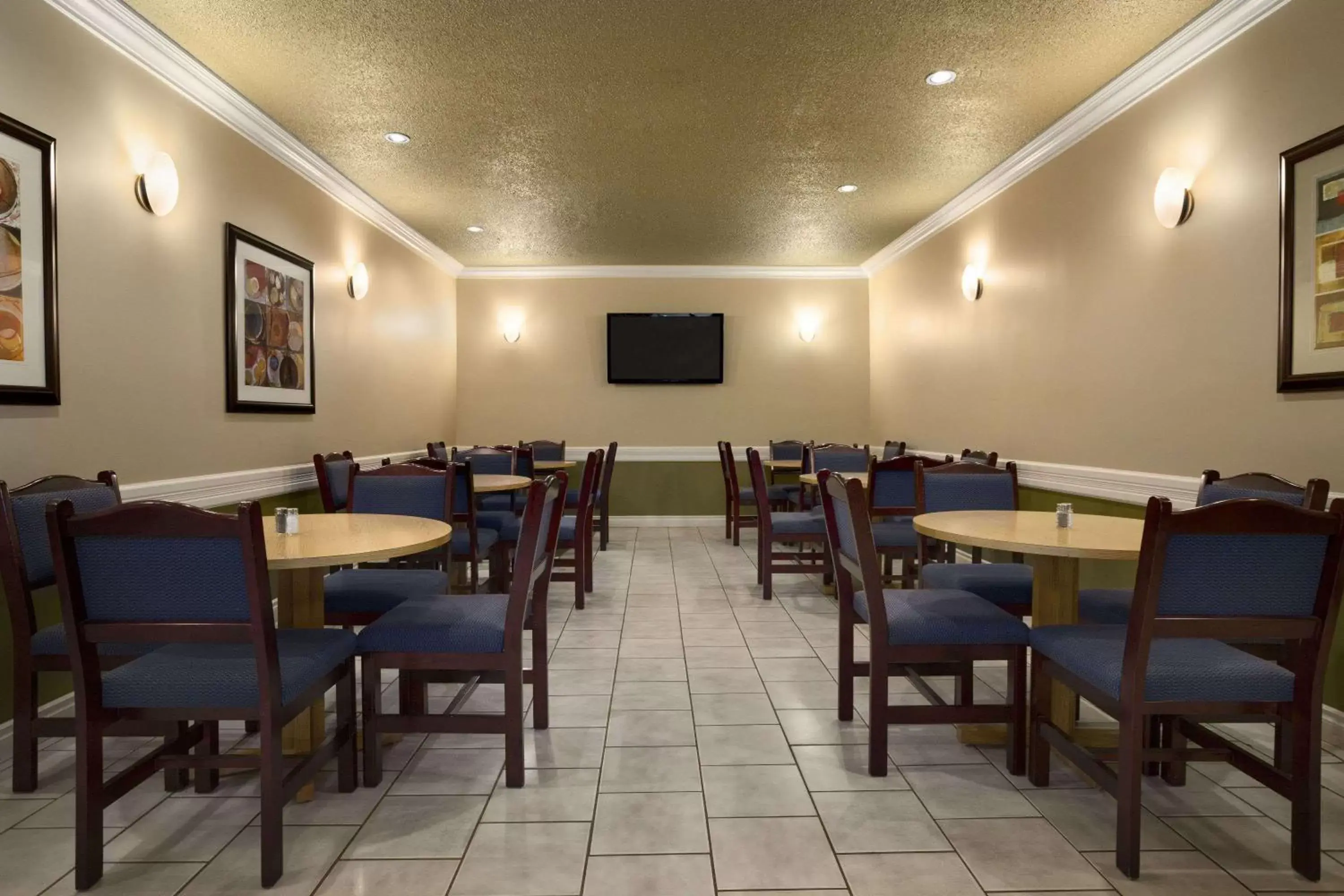 Restaurant/Places to Eat in Days Inn by Wyndham High Level