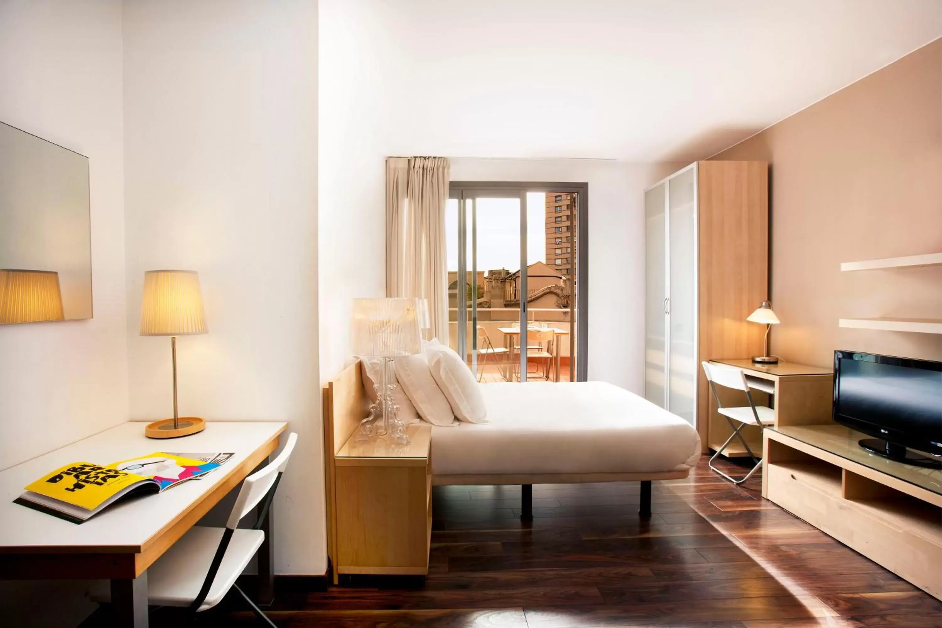 Bed in Barcelona Apartment Aramunt