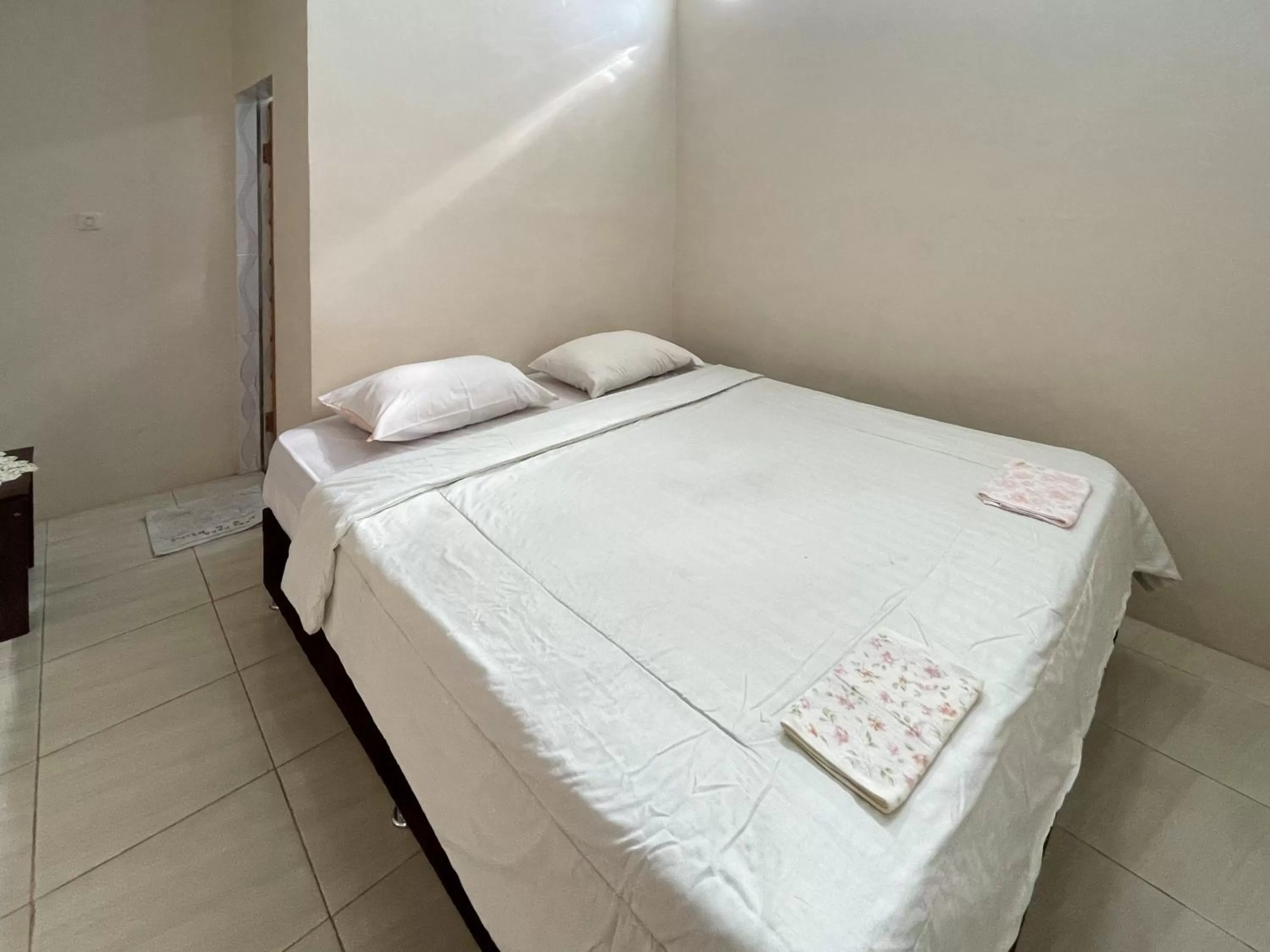 Bed in Valencia Homestay Redpartner