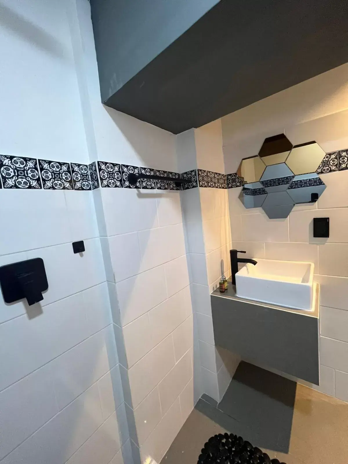 Bathroom in ADHOC MADERO