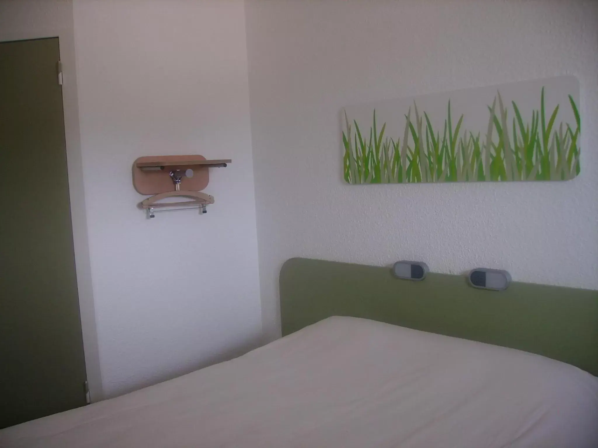 Photo of the whole room, Bed in ibis budget Remiremont