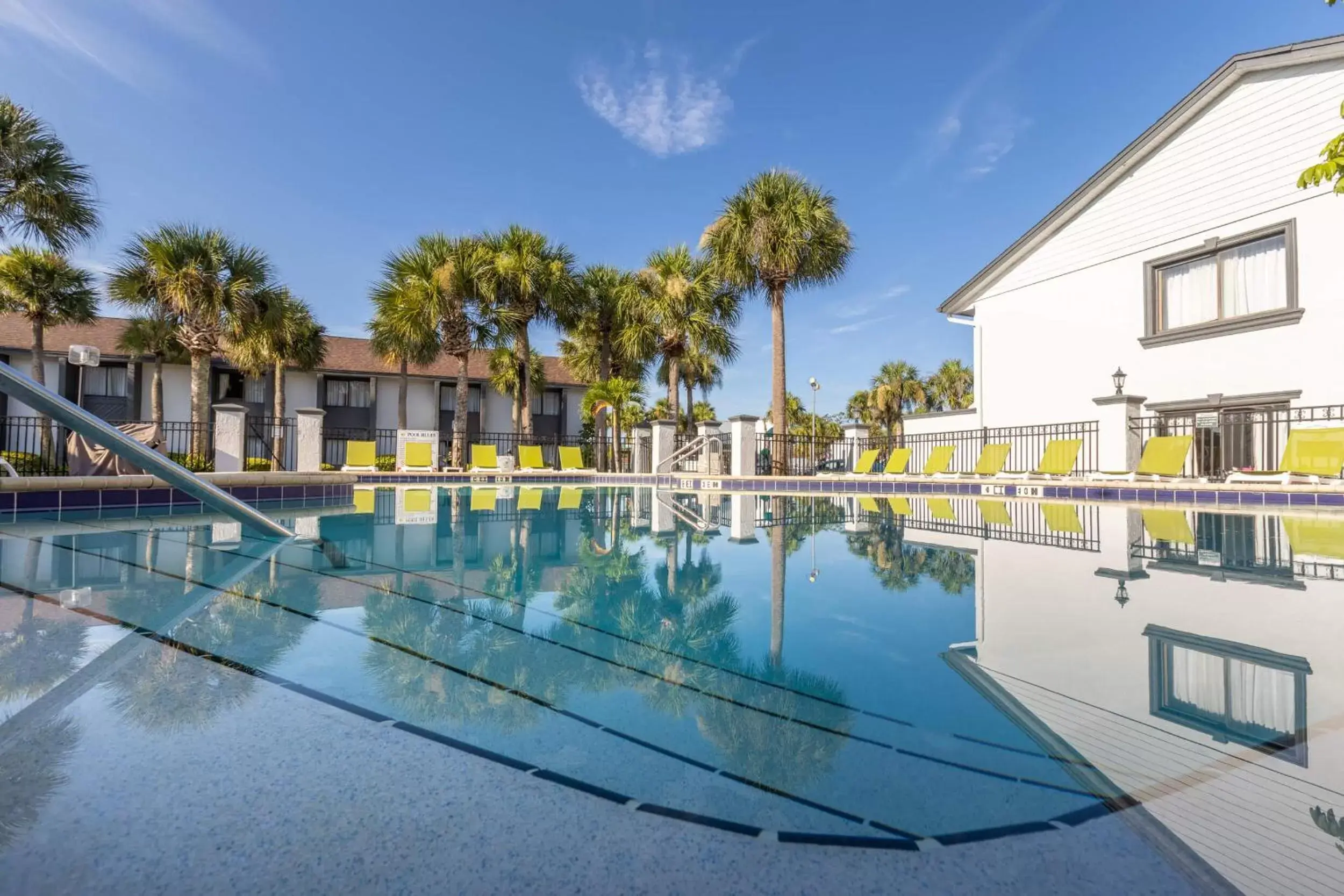 Swimming Pool in Legacy Vacation Resorts Kissimmee & Orlando - Near Disney