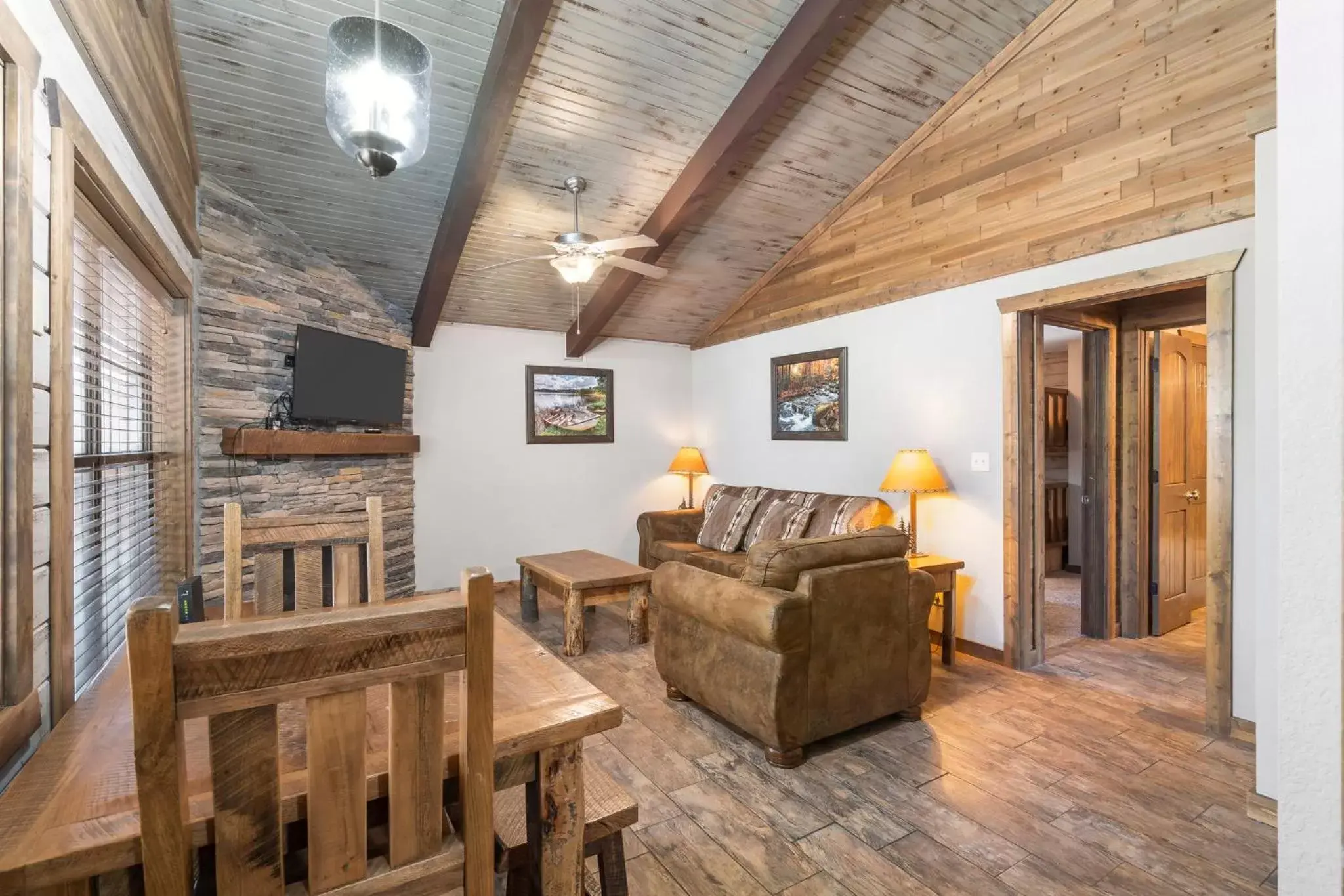 Living room, Seating Area in Table Rock Resorts at Indian Point