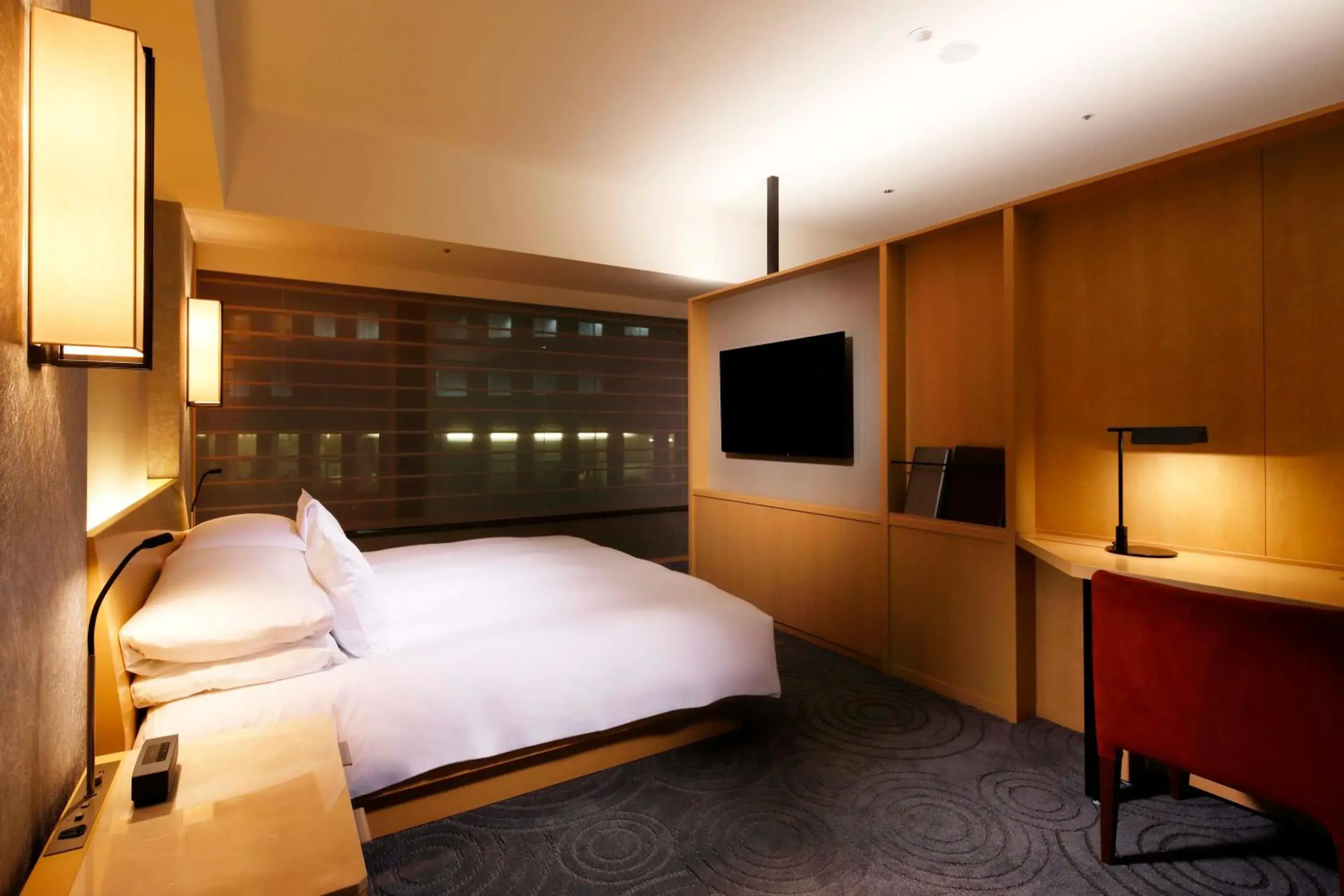 Photo of the whole room, Bed in The Capitol Hotel Tokyu