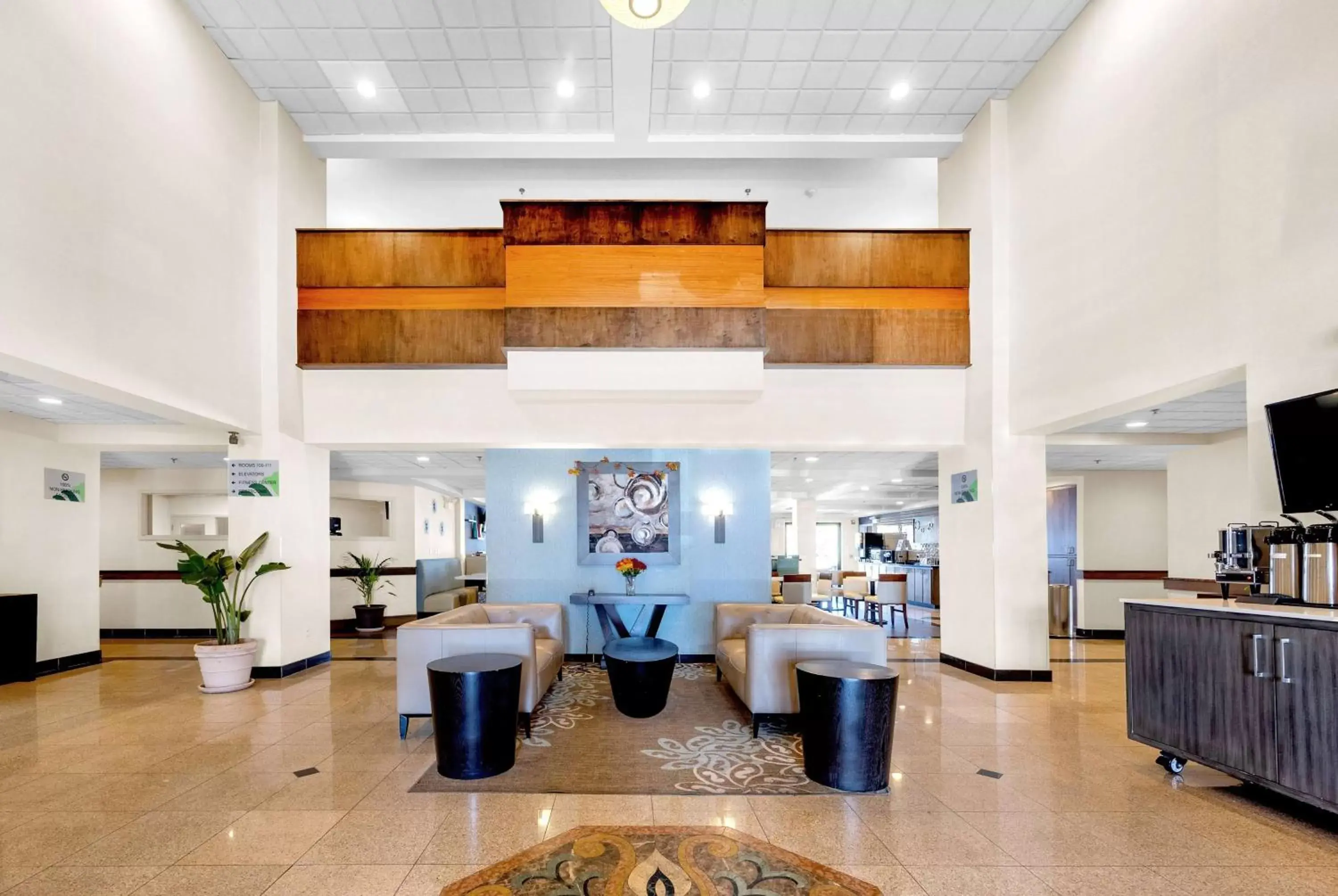 Lobby or reception, Restaurant/Places to Eat in Wingate by Wyndham Schaumburg