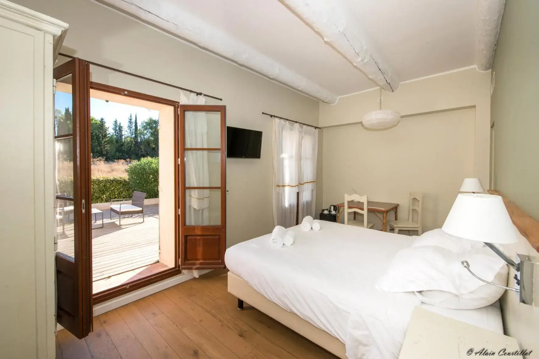 Photo of the whole room, Bed in Domaine Gaogaia