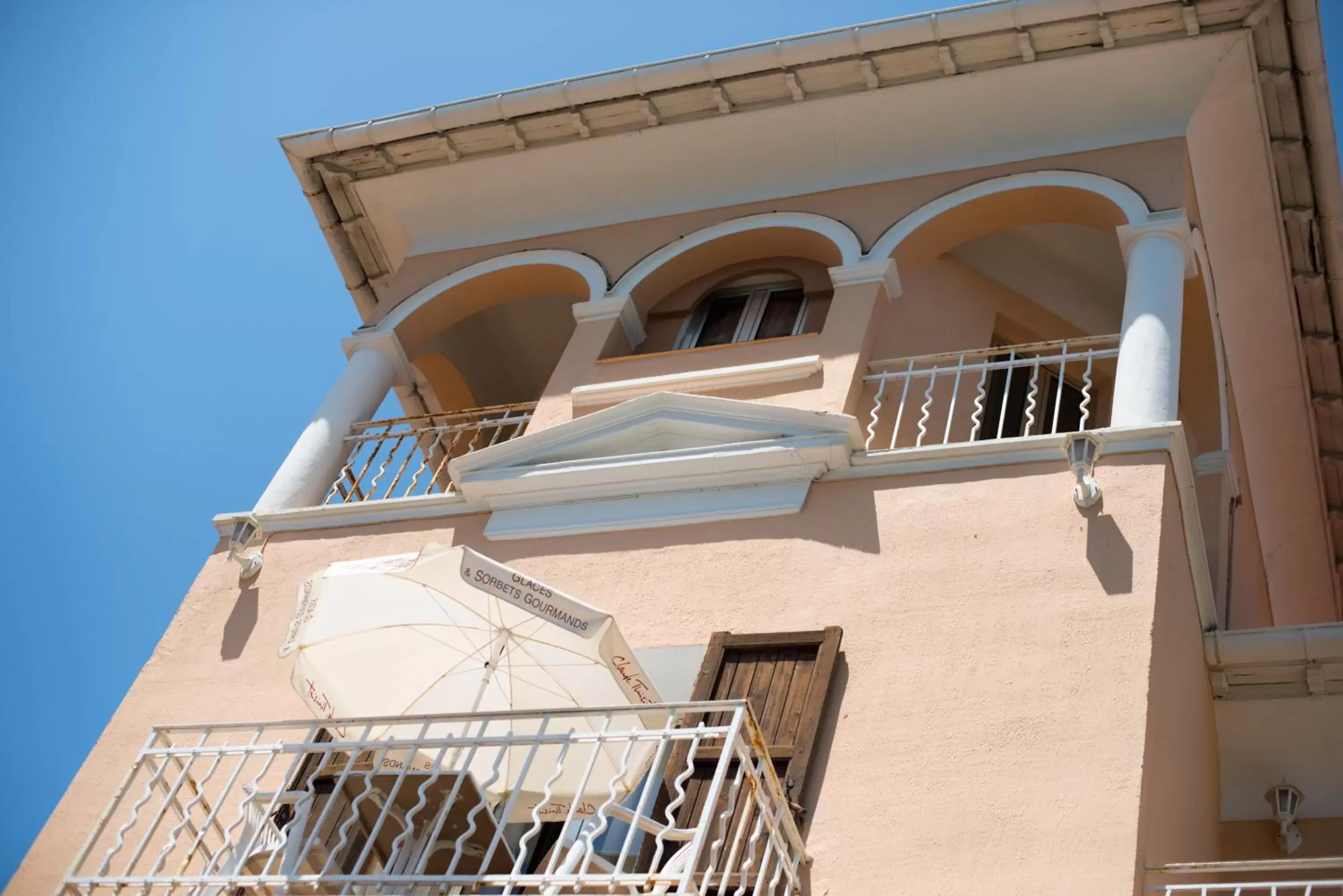 Facade/entrance, Property Building in Hotel et Appartements Reine D'Azur