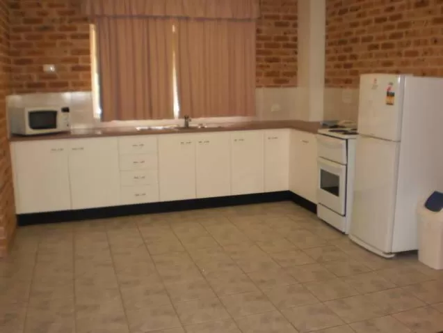 Kitchen or kitchenette in Lake Haven Motor Inn