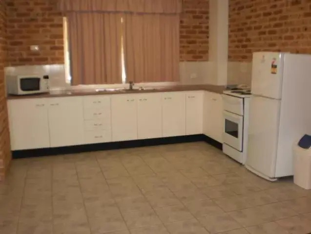 Kitchen or kitchenette in Lake Haven Motor Inn Kitchen or kitchenette in Lake Haven Motor Inn