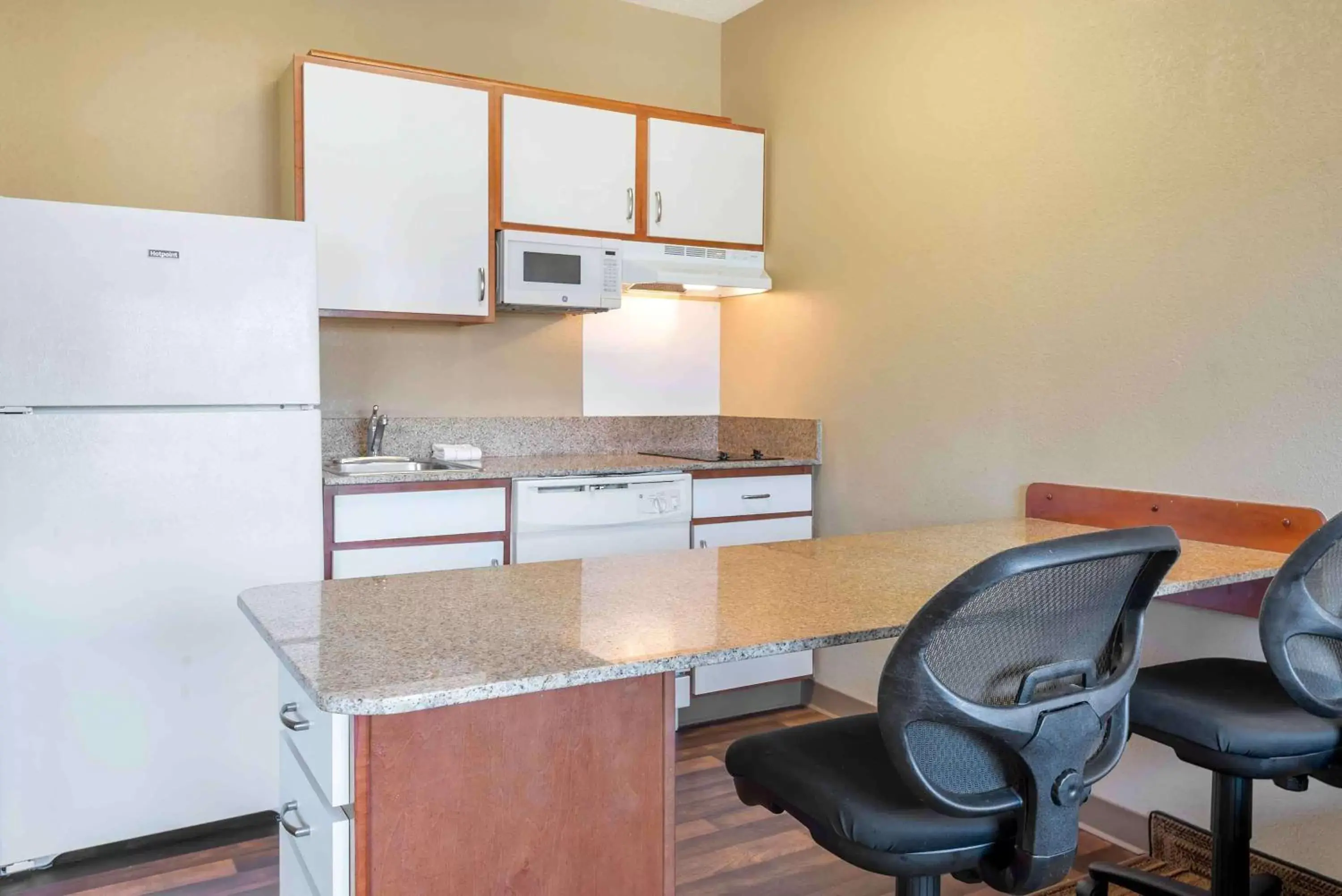 Bedroom, Kitchen/Kitchenette in Extended Stay America Suites - Secaucus - New York City Area