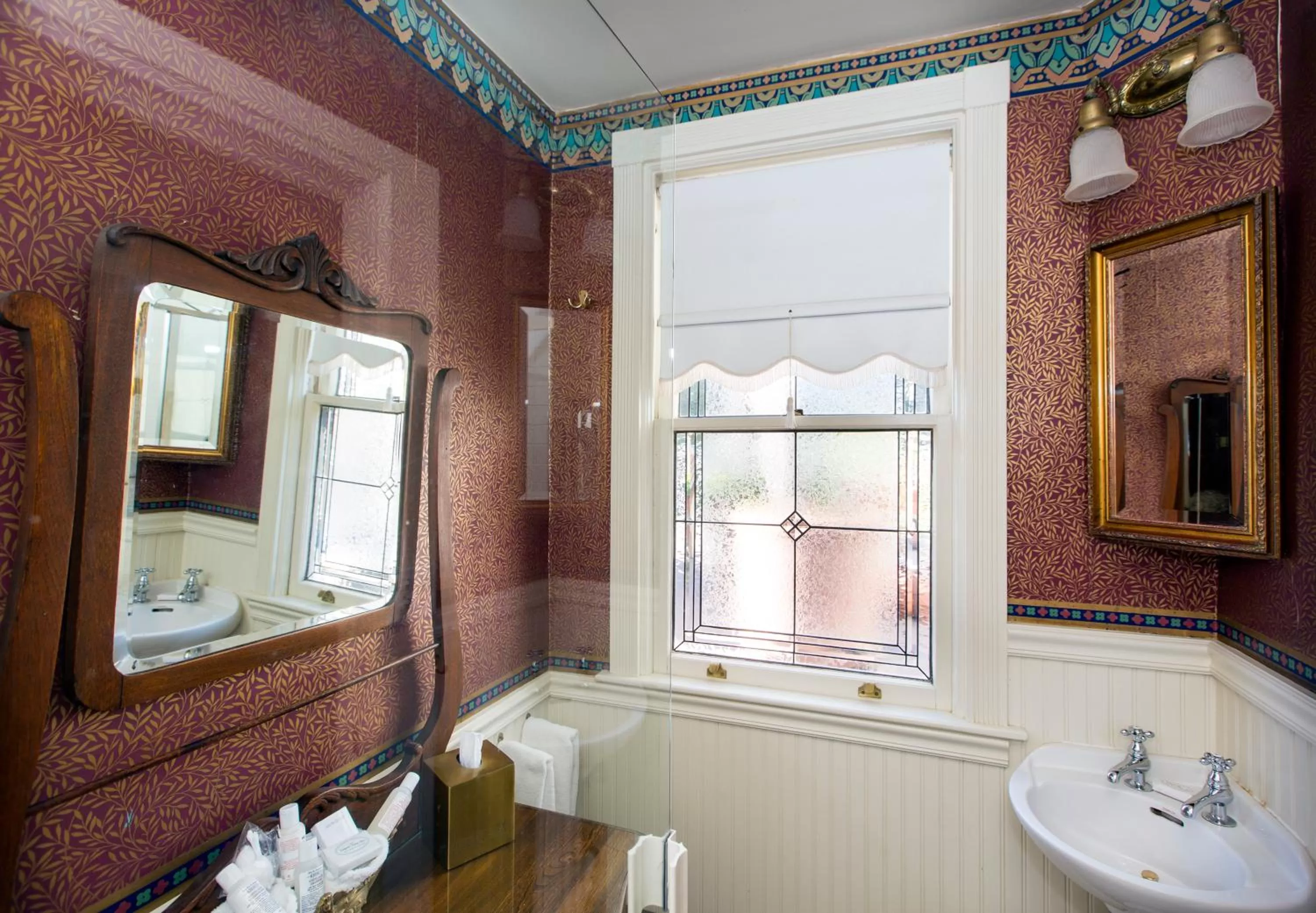 Bathroom in Simpson House Inn