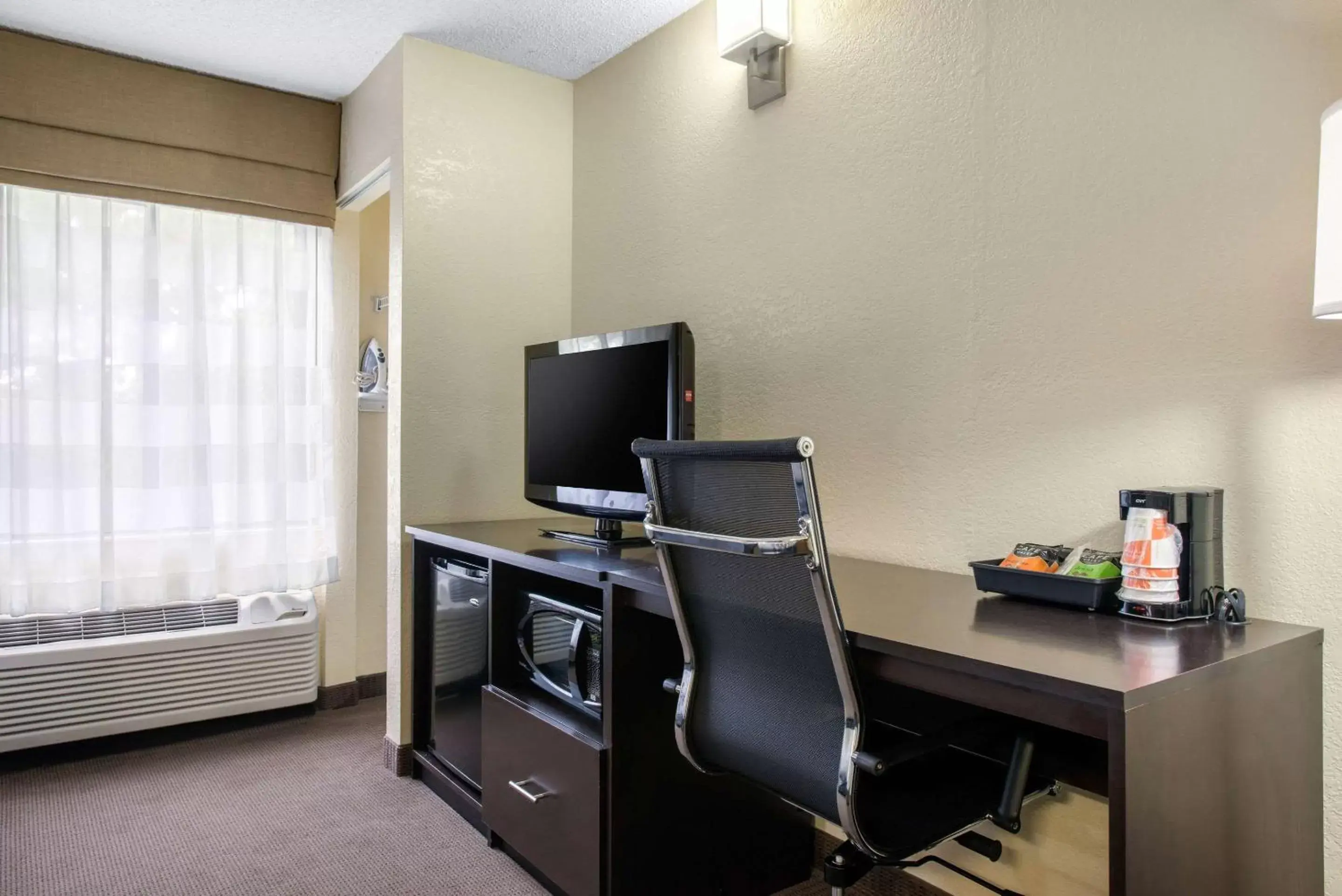 Photo of the whole room, TV/Entertainment Center in Sleep Inn Sarasota North