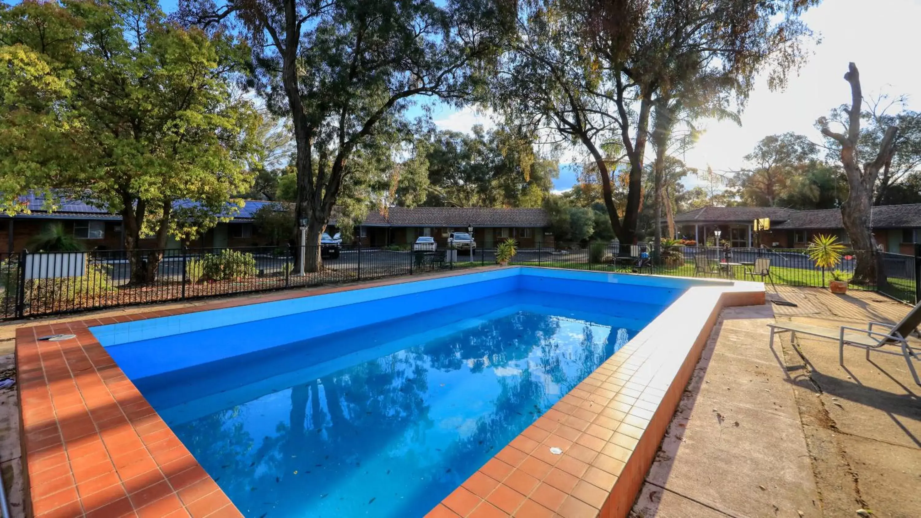 Swimming Pool in Matthew Flinders Motor Inn