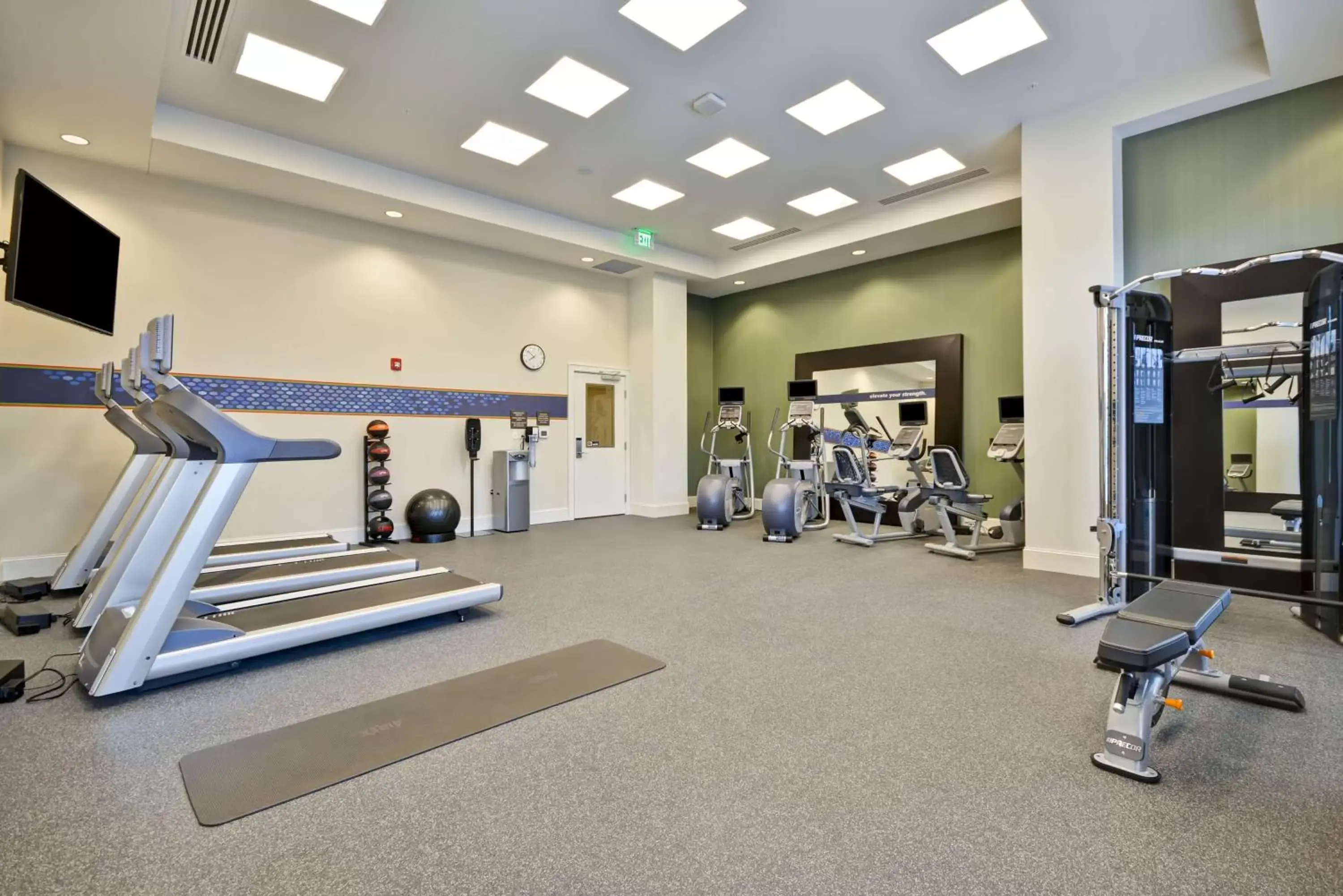Fitness centre/facilities, Fitness Center/Facilities in Hampton Inn & Suites Charleston Airport