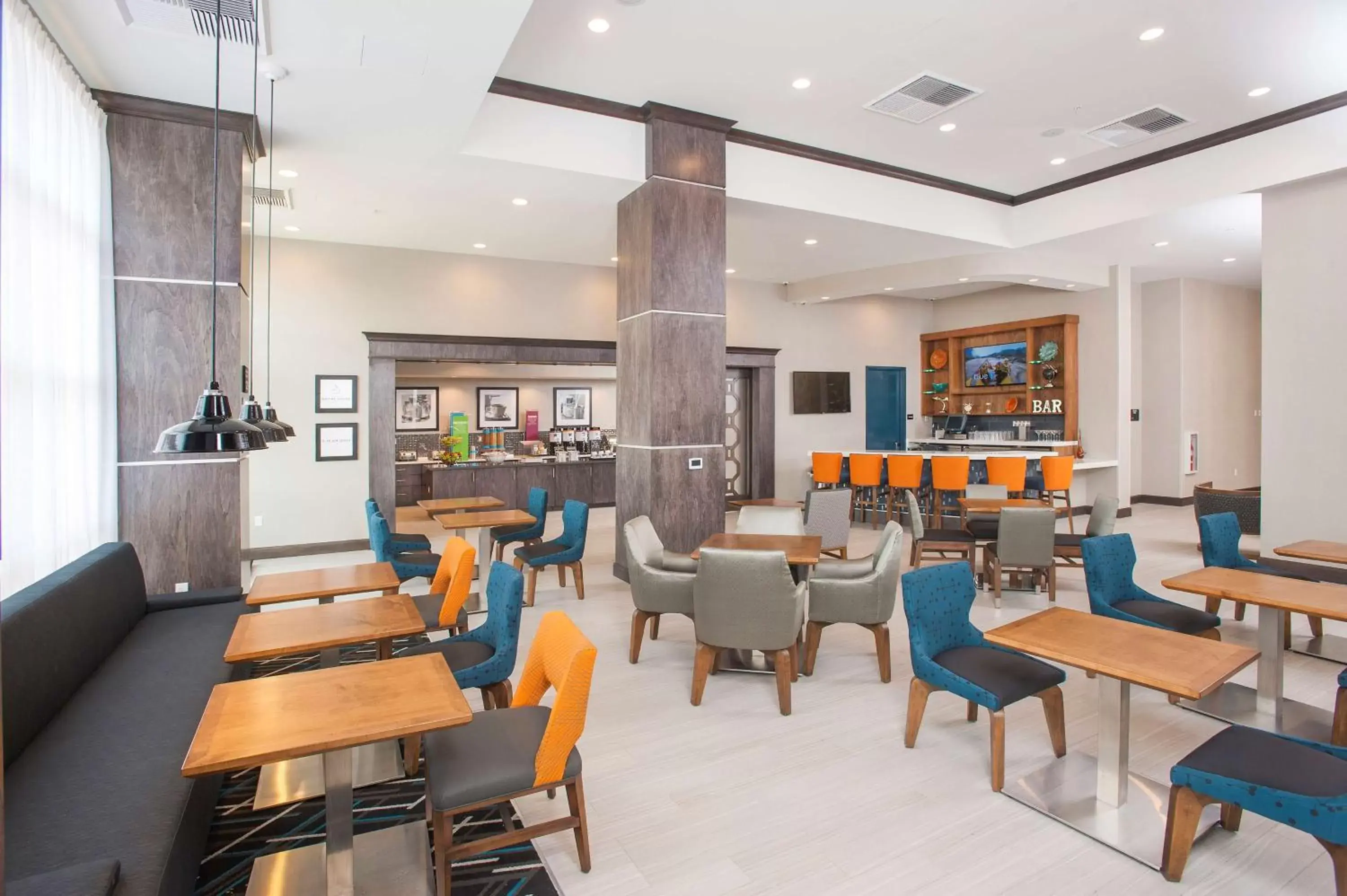 Breakfast, Restaurant/Places to Eat in Hampton Inn & Suites LAX El Segundo