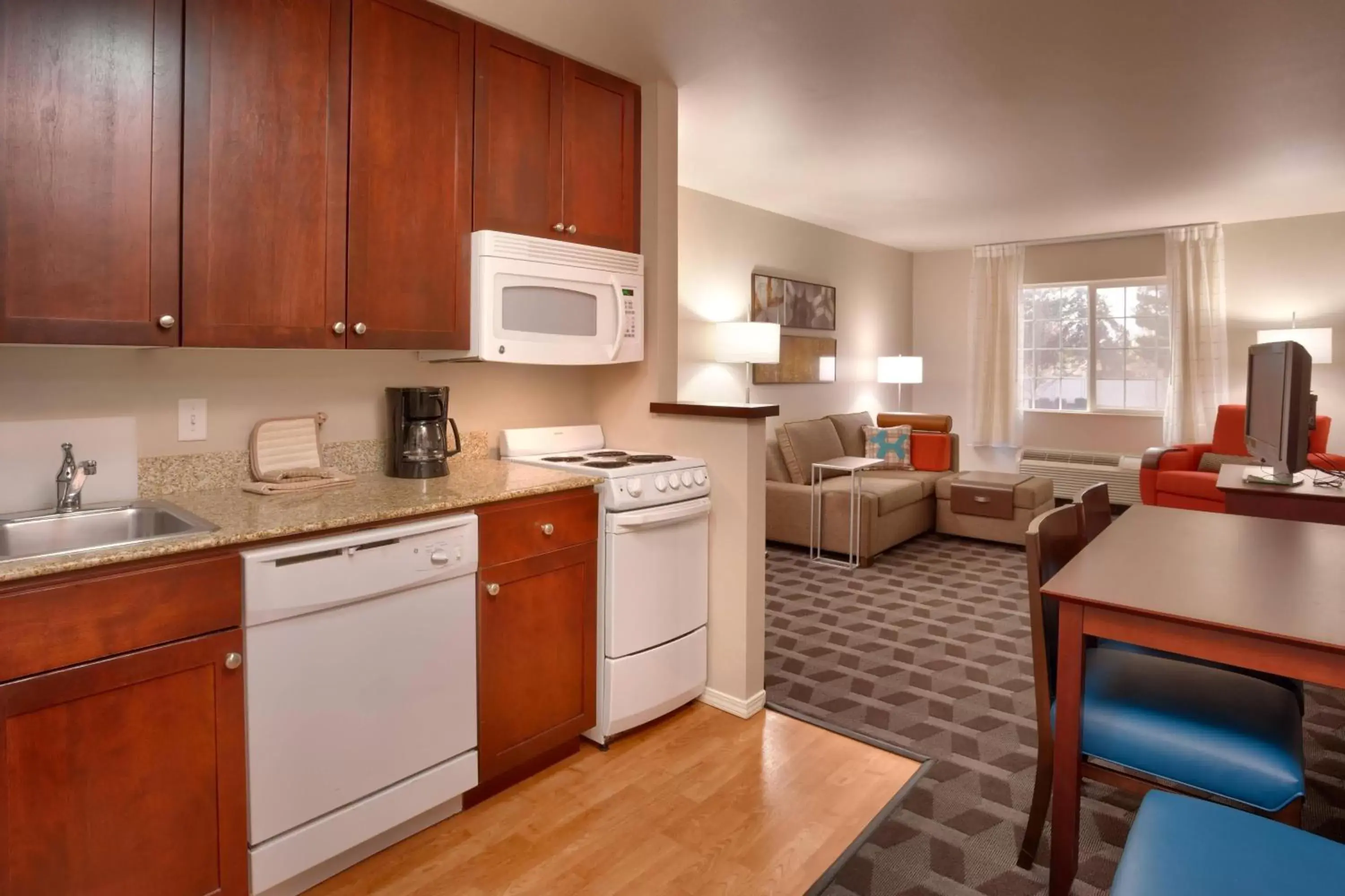 Bedroom, Kitchen/Kitchenette in TownePlace Suites Boise West / Meridian