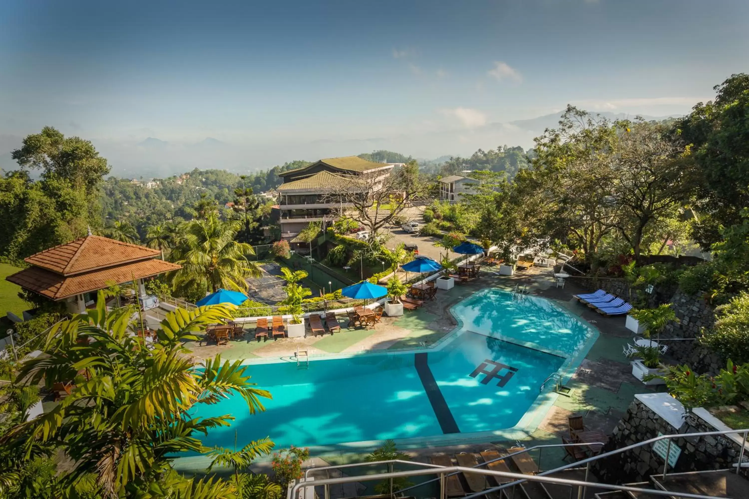 Swimming pool in Kandy The Tourmaline