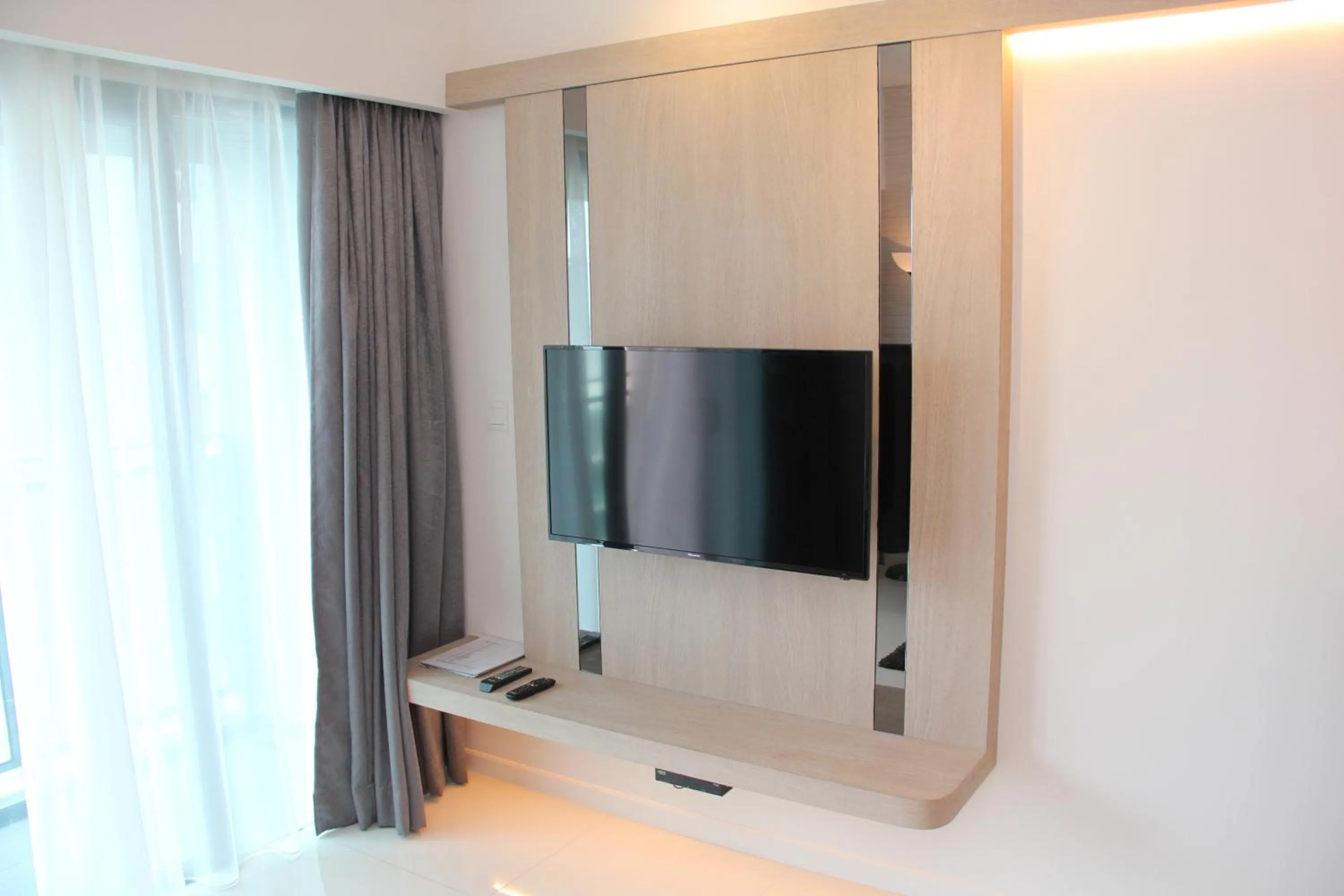 Living room in Summer Suites Residences by Subhome