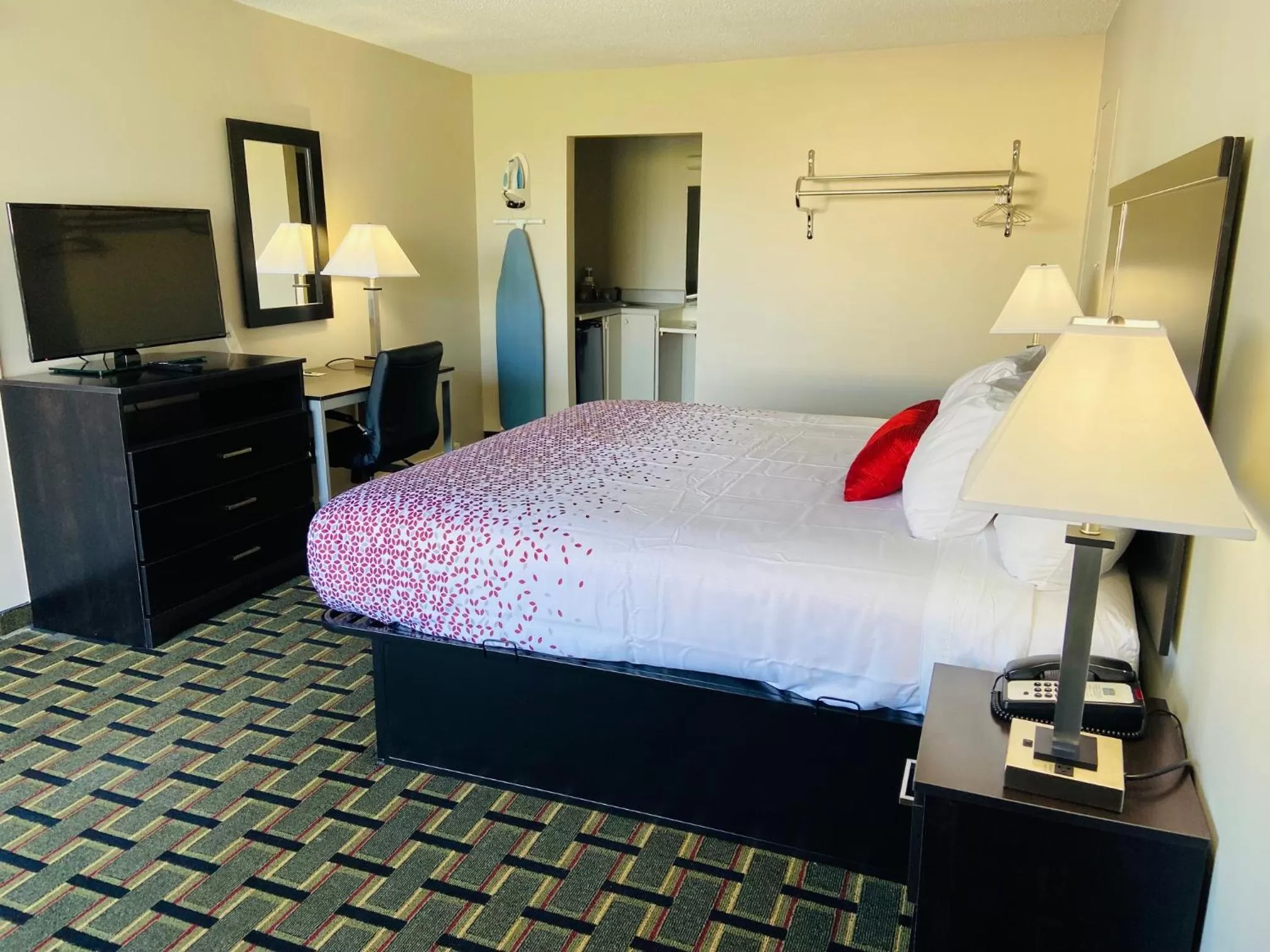 Bed in Econo Lodge Clemson - University Area