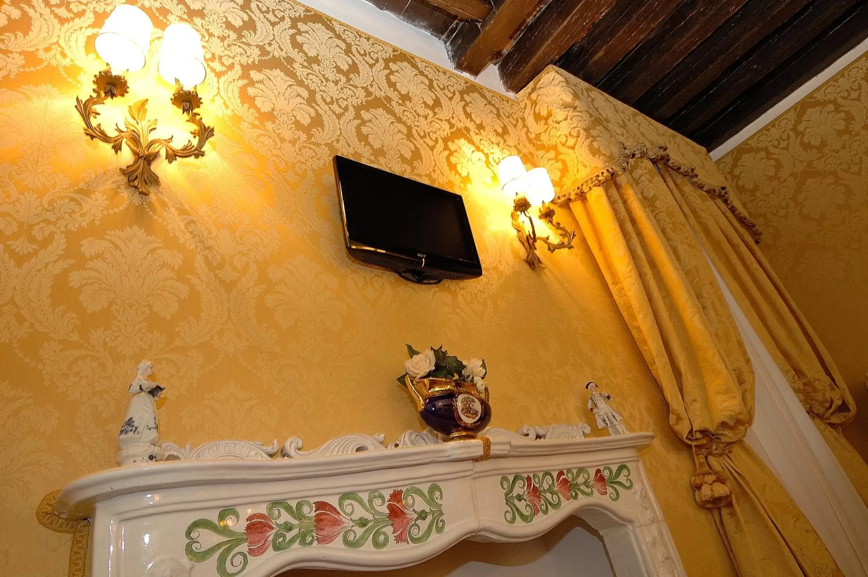 Bedroom, TV/Entertainment Center in Residenza La Loggia