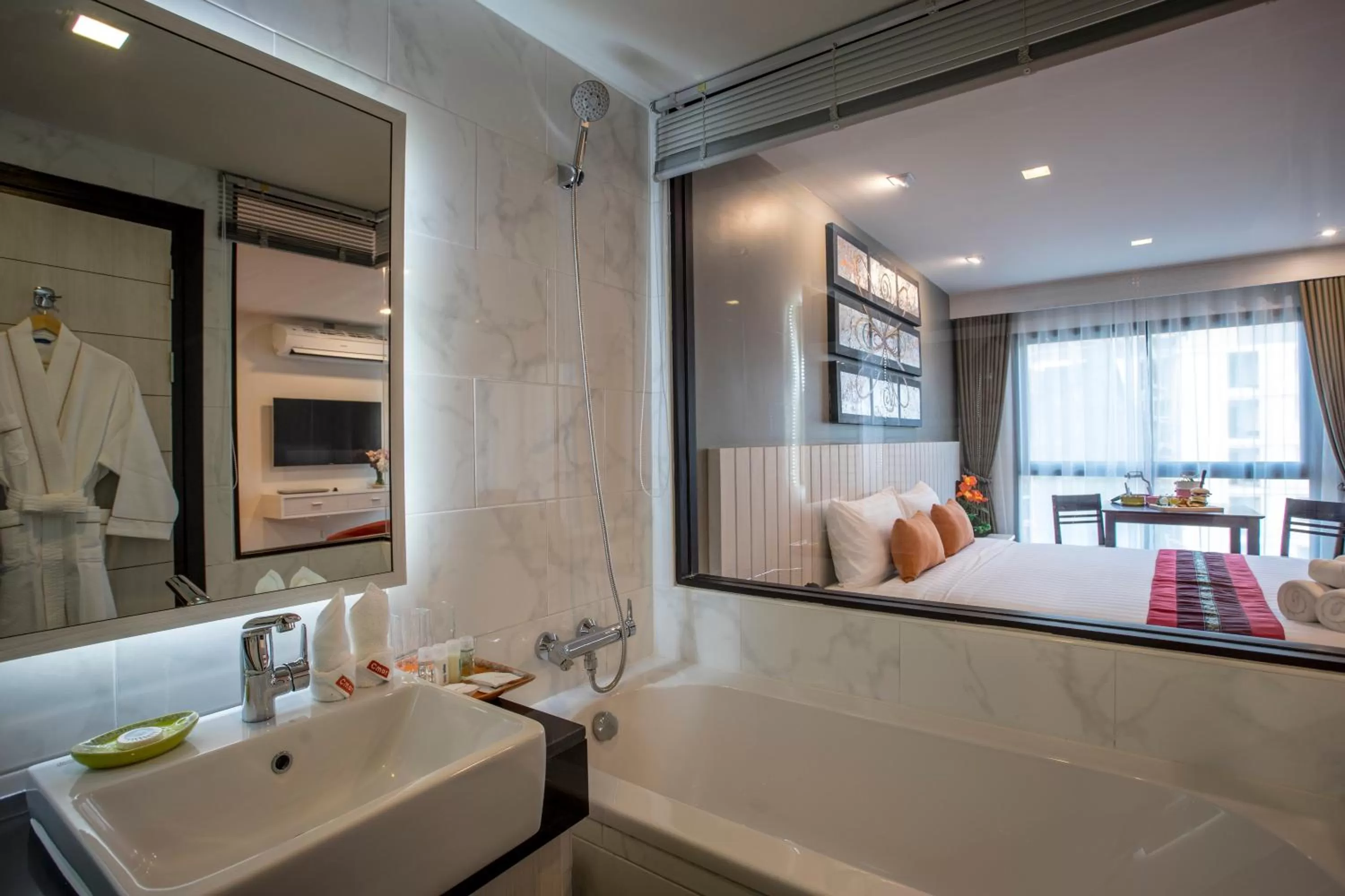 Bathroom, Bed in Cmor by Recall Hotels SHA Extra Plus