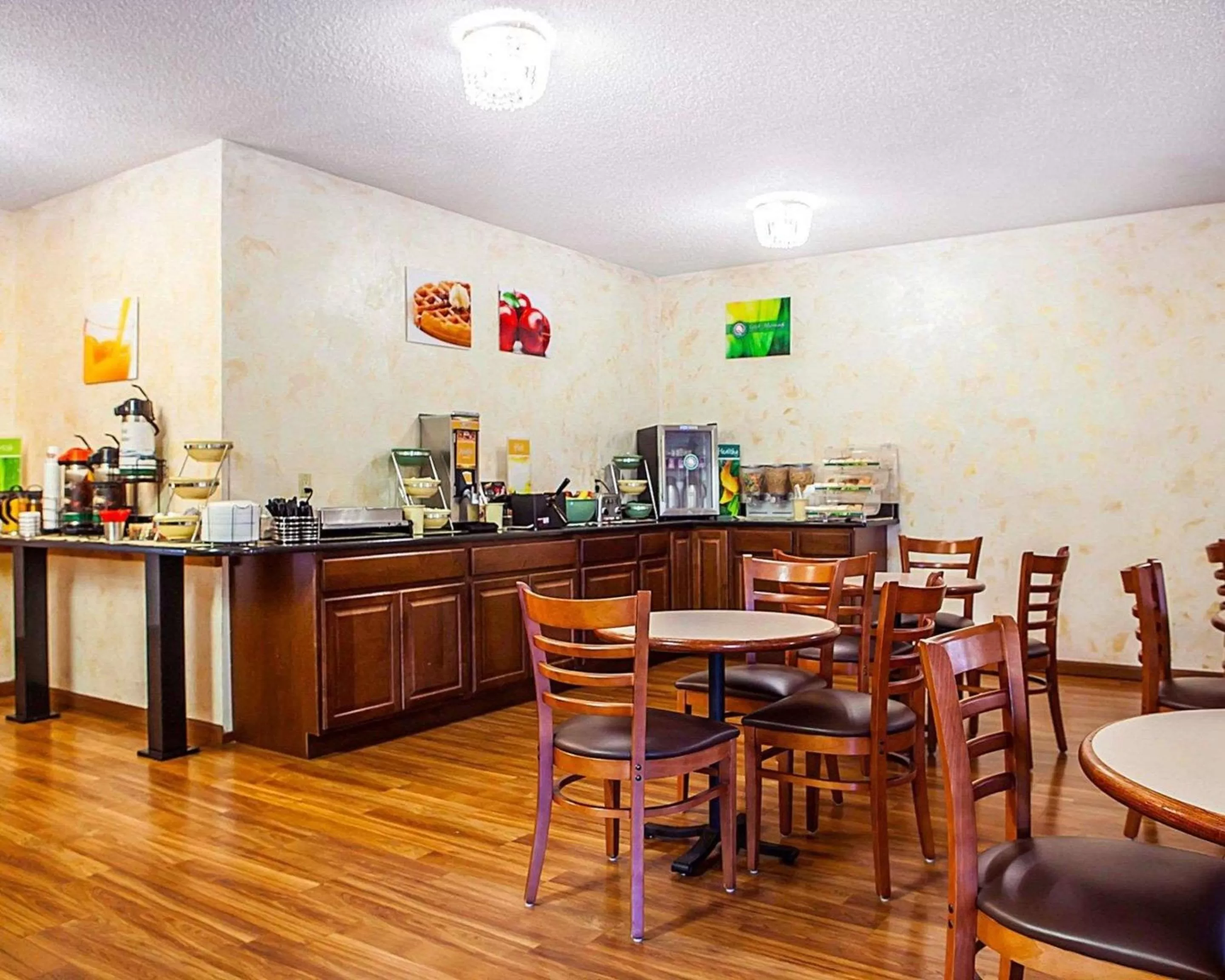 Restaurant/places to eat in Quality Inn & Suites Champaign North - Urbana
