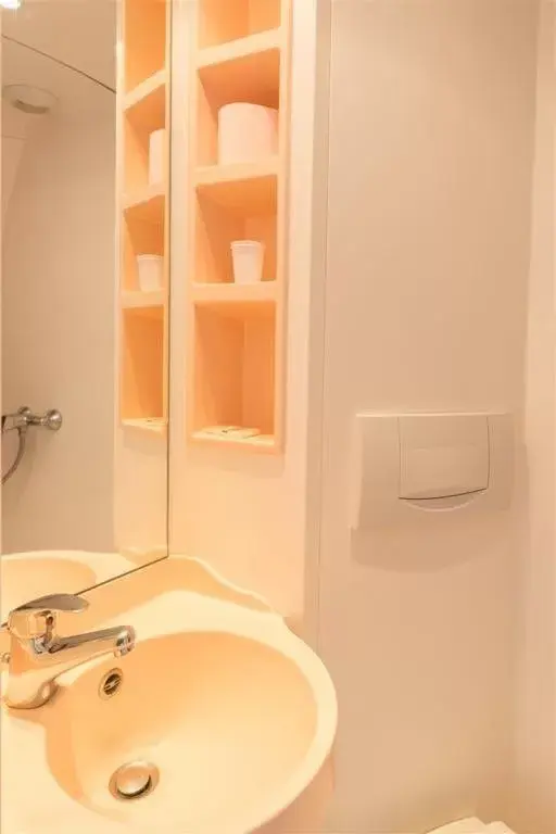 Bathroom in HOTEL DU CYGNE DE LA CROIX BLANCHE
