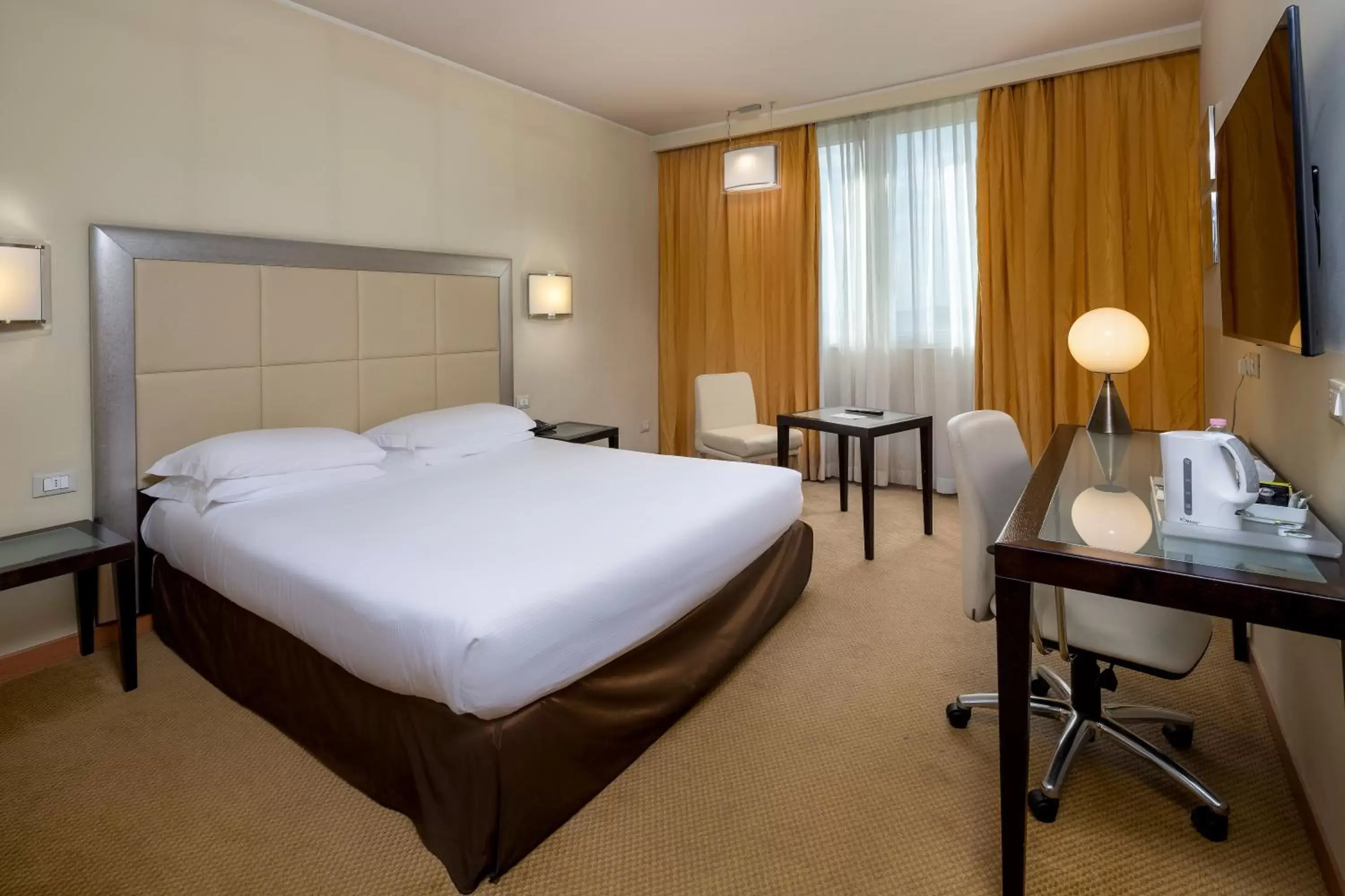 Photo of the whole room, Bed in Crowne Plaza Padova, an IHG Hotel