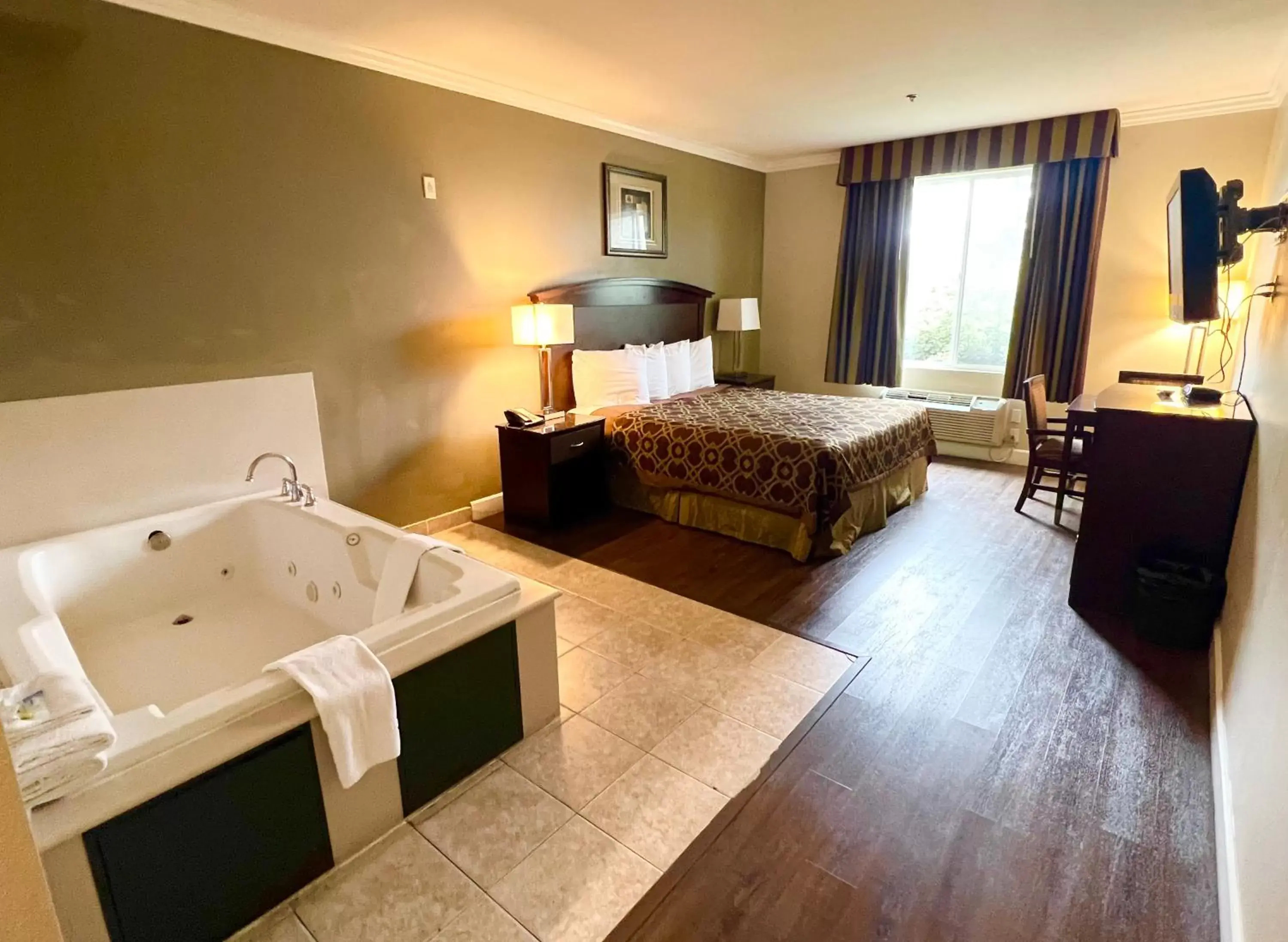 Bedroom in Harbor Inn & Suites