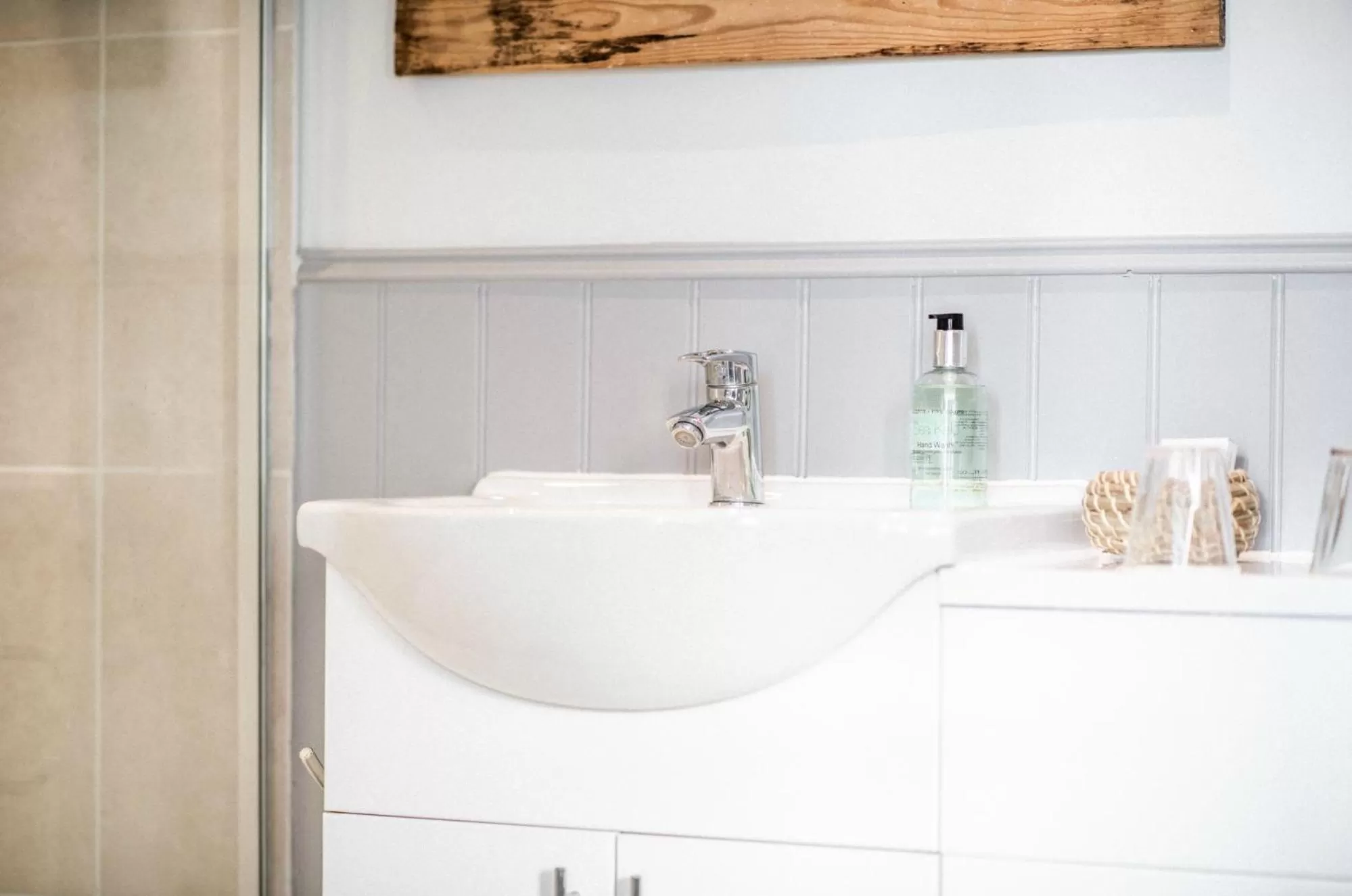 Large Double or Twin Room with Sea View in Dukes Inn