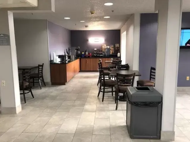 Restaurant/places to eat in Microtel Inn & Suites by Wyndham Pittsburgh Airport Restaurant/places to eat in Microtel Inn & Suites by Wyndham Pittsburgh Airport