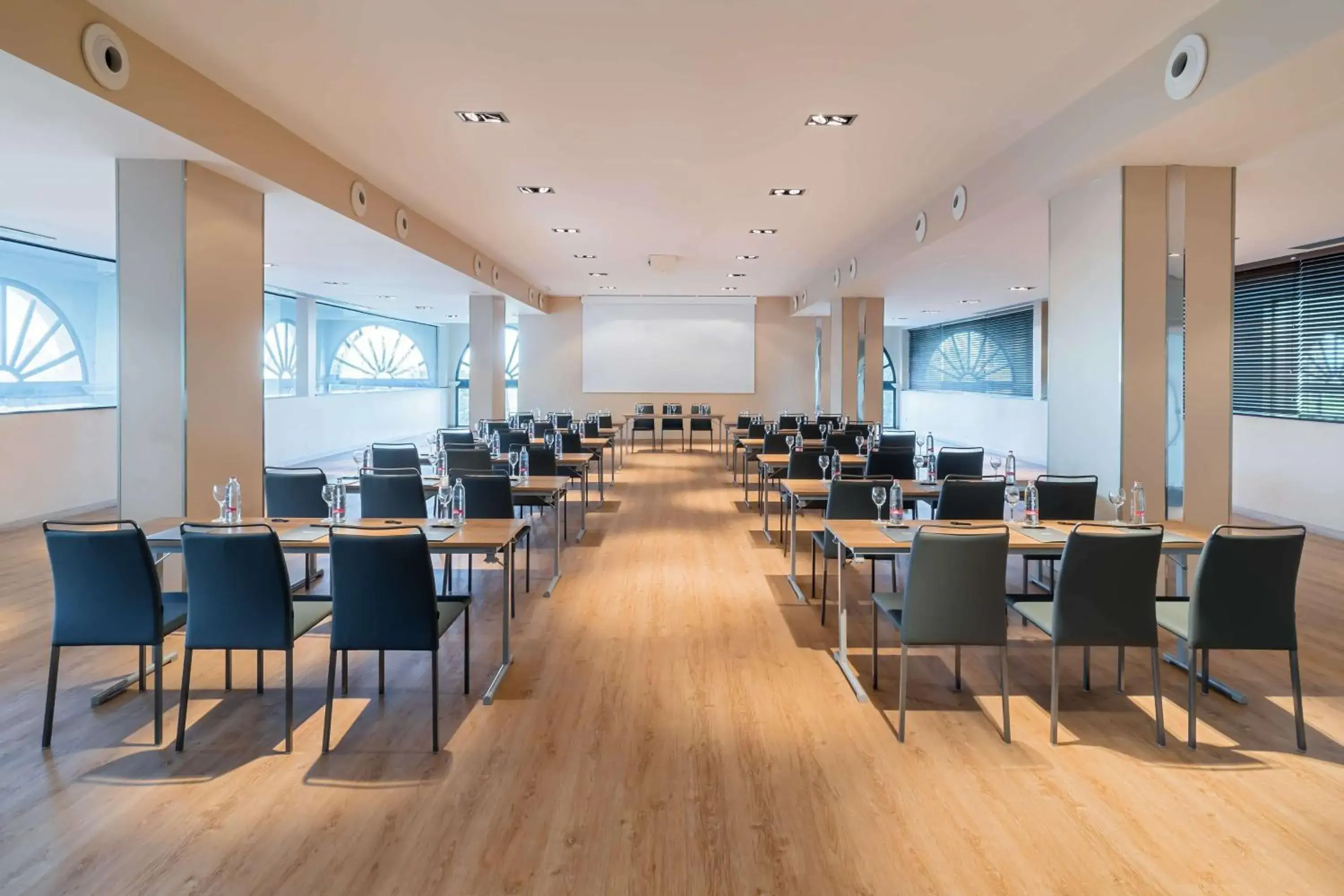 Meeting/conference room, Restaurant/Places to Eat in Barceló Costa Ballena Golf & Spa