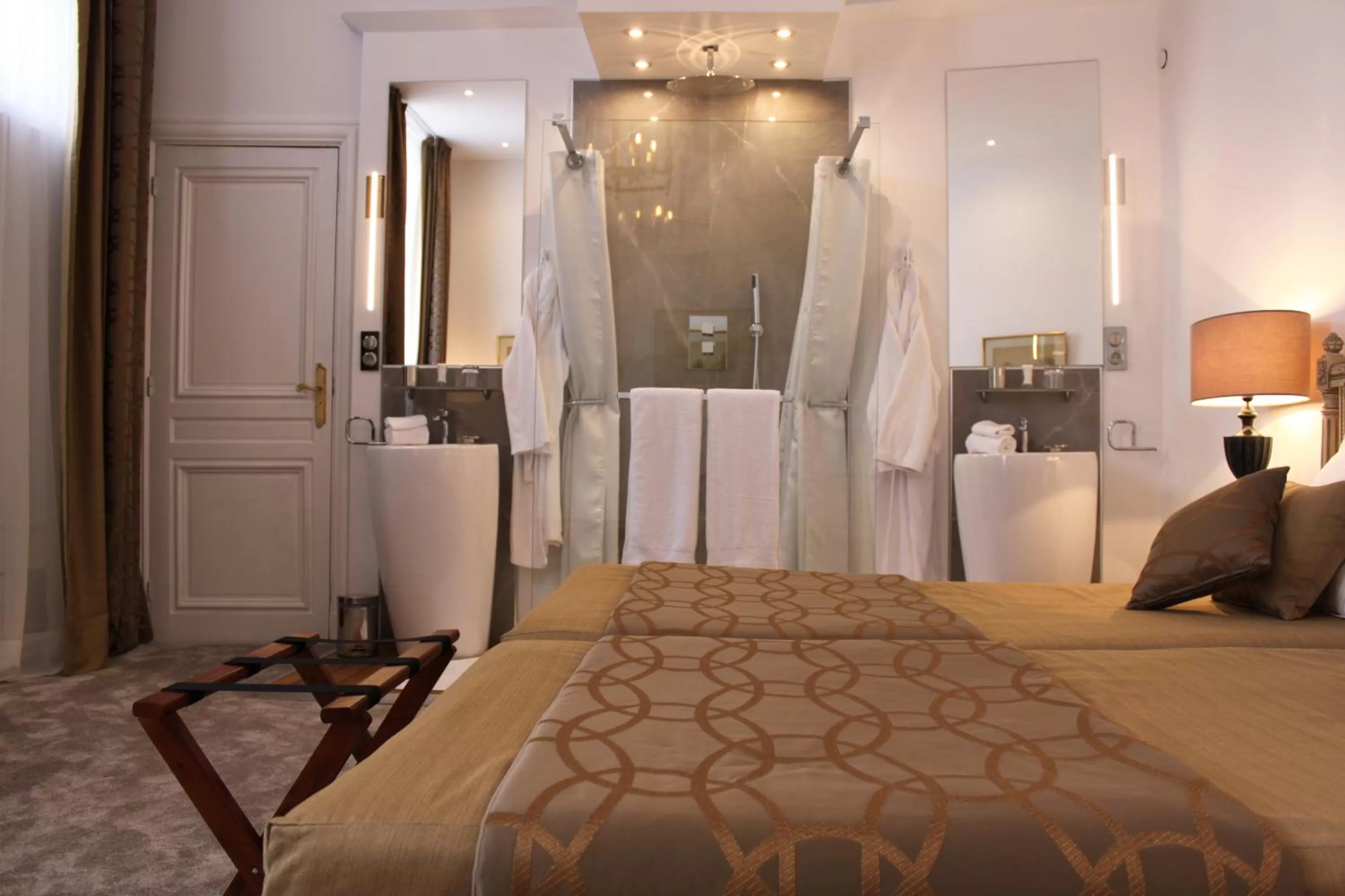 Photo of the whole room, Bed in Résidence et Chambres d'Hôtes de La Porte d'Arras