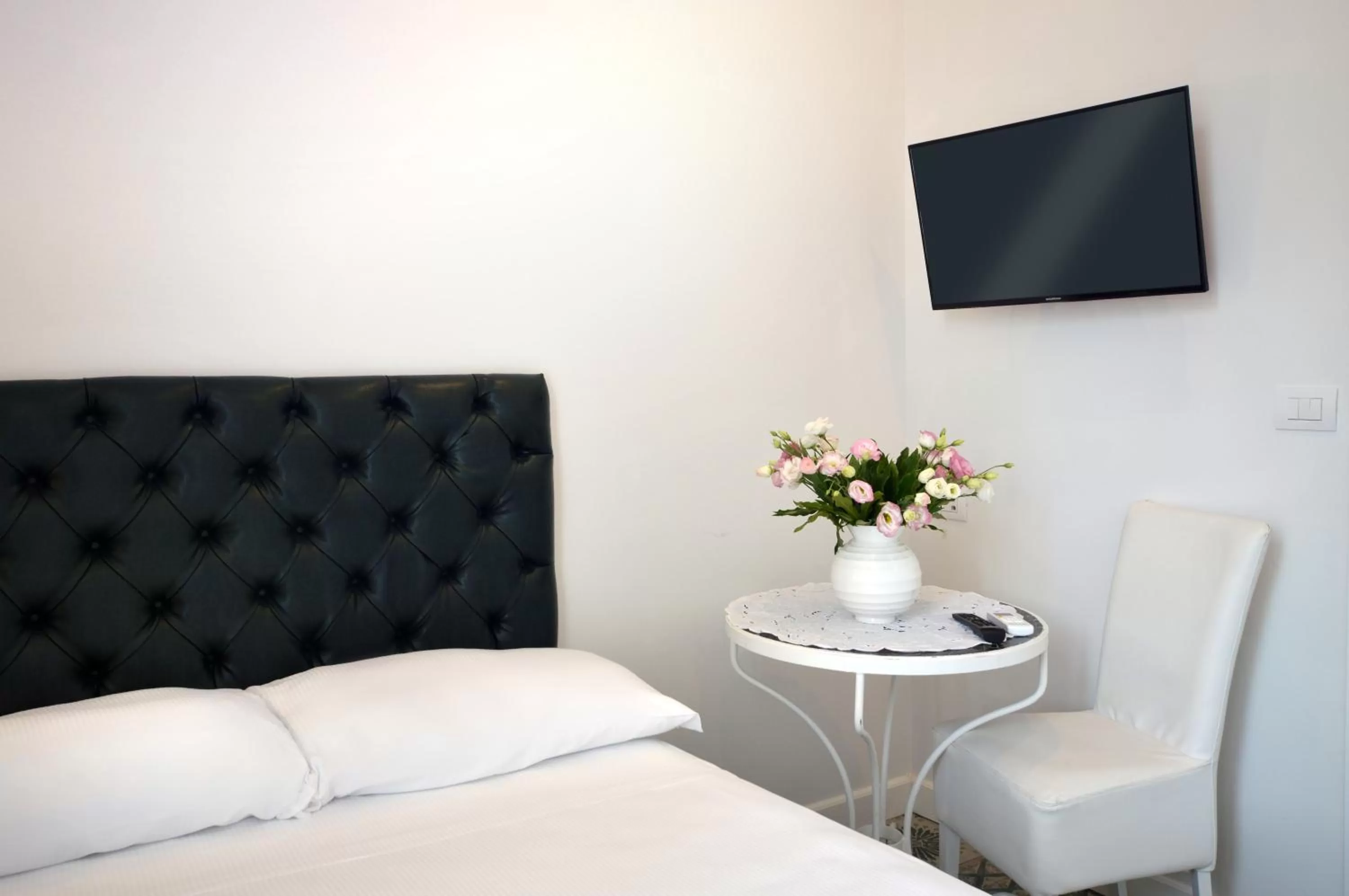 Photo of the whole room, Bed in Barbarella Home