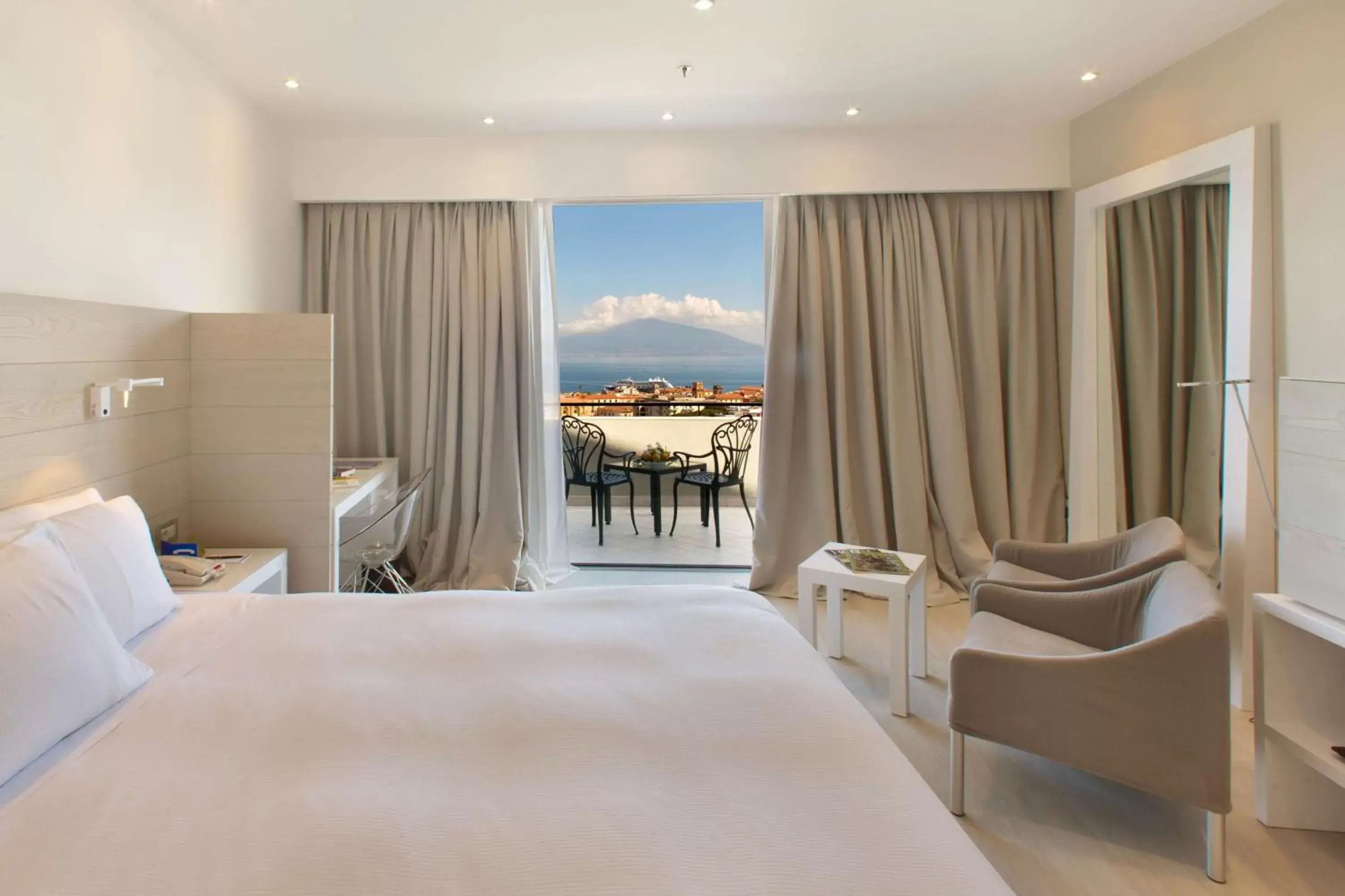 Bed in Hilton Sorrento Palace
