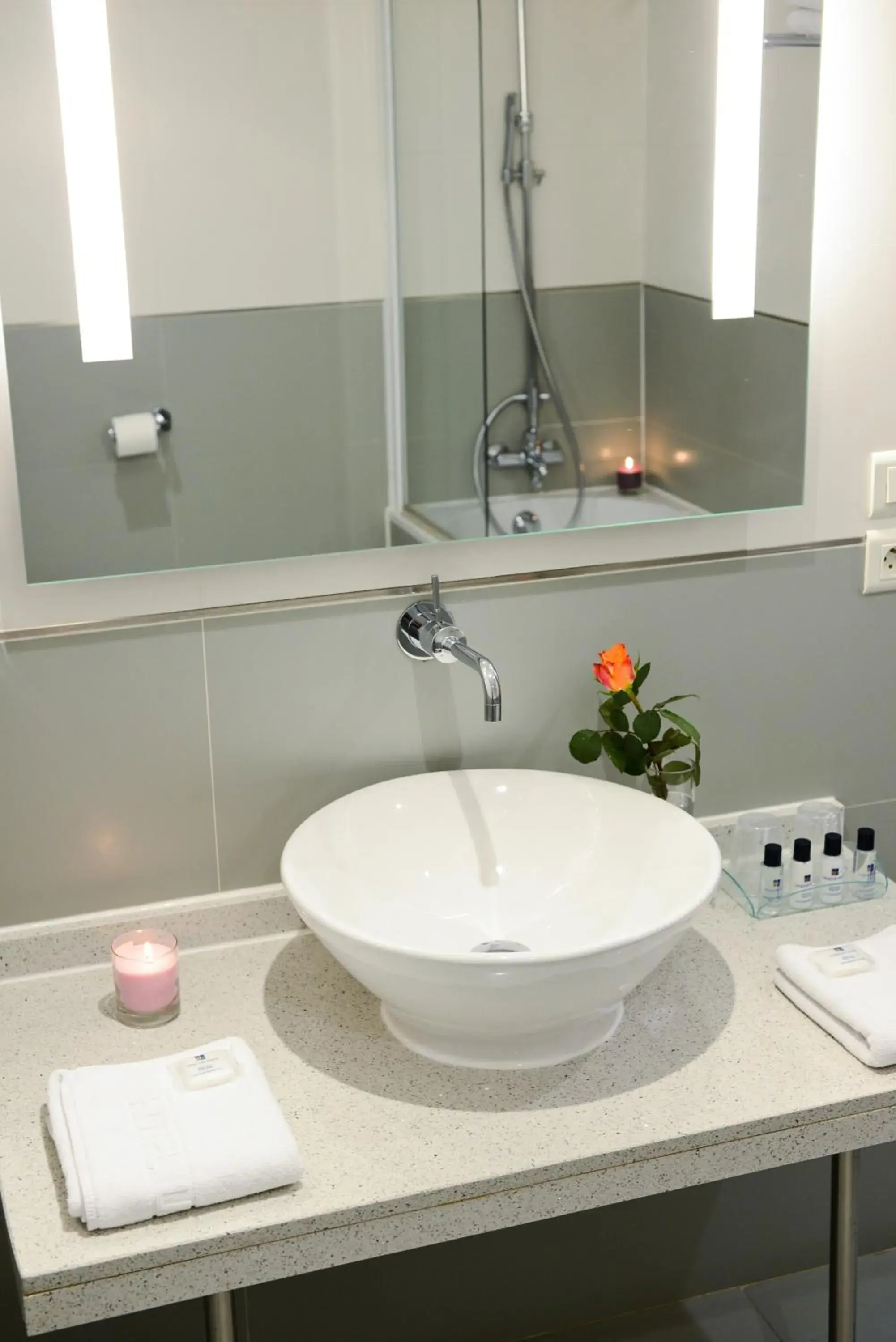 Bathroom in Cannes Center Univers Hotel (future Mercure)