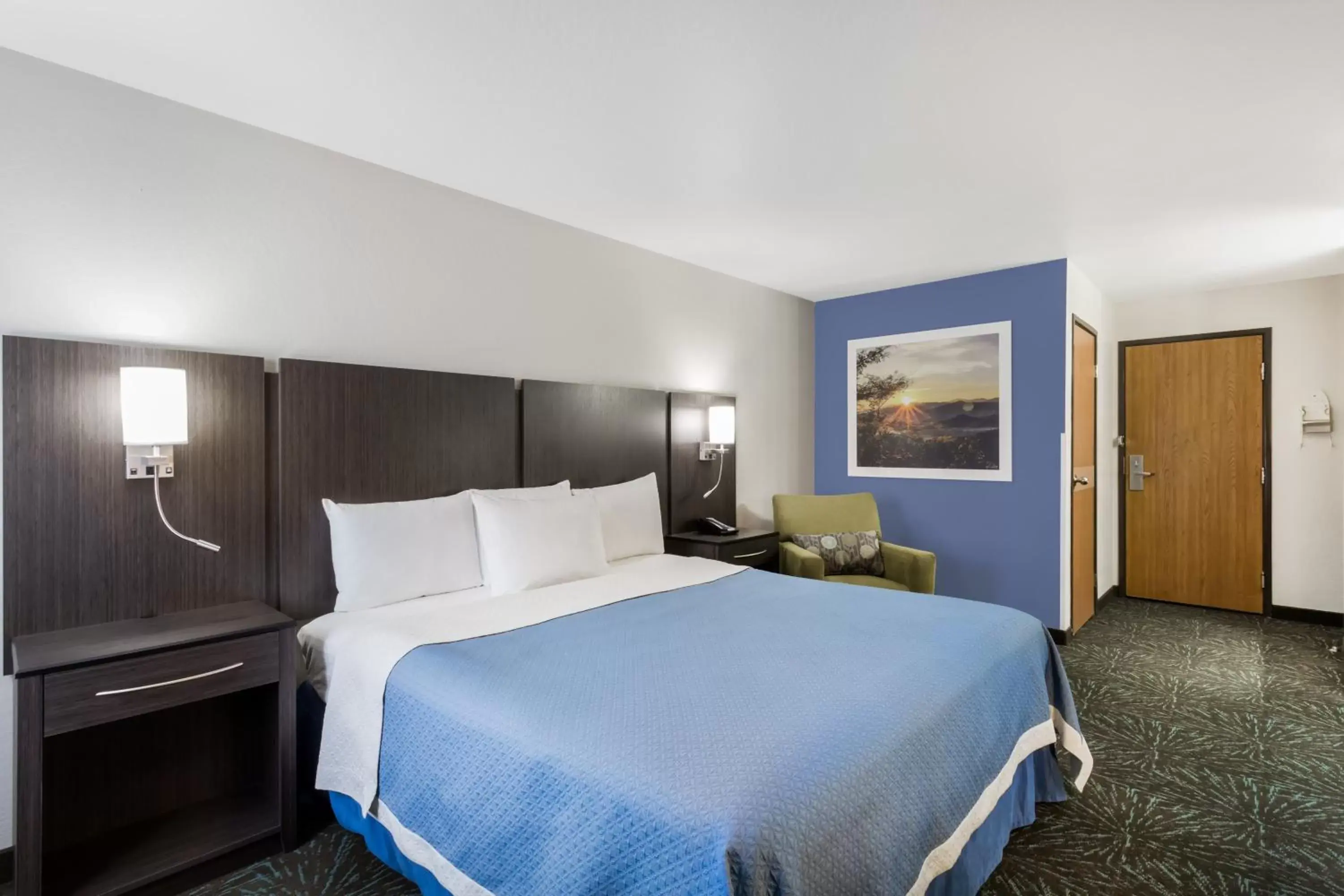 Bed in Days Inn & Suites by Wyndham East Flagstaff