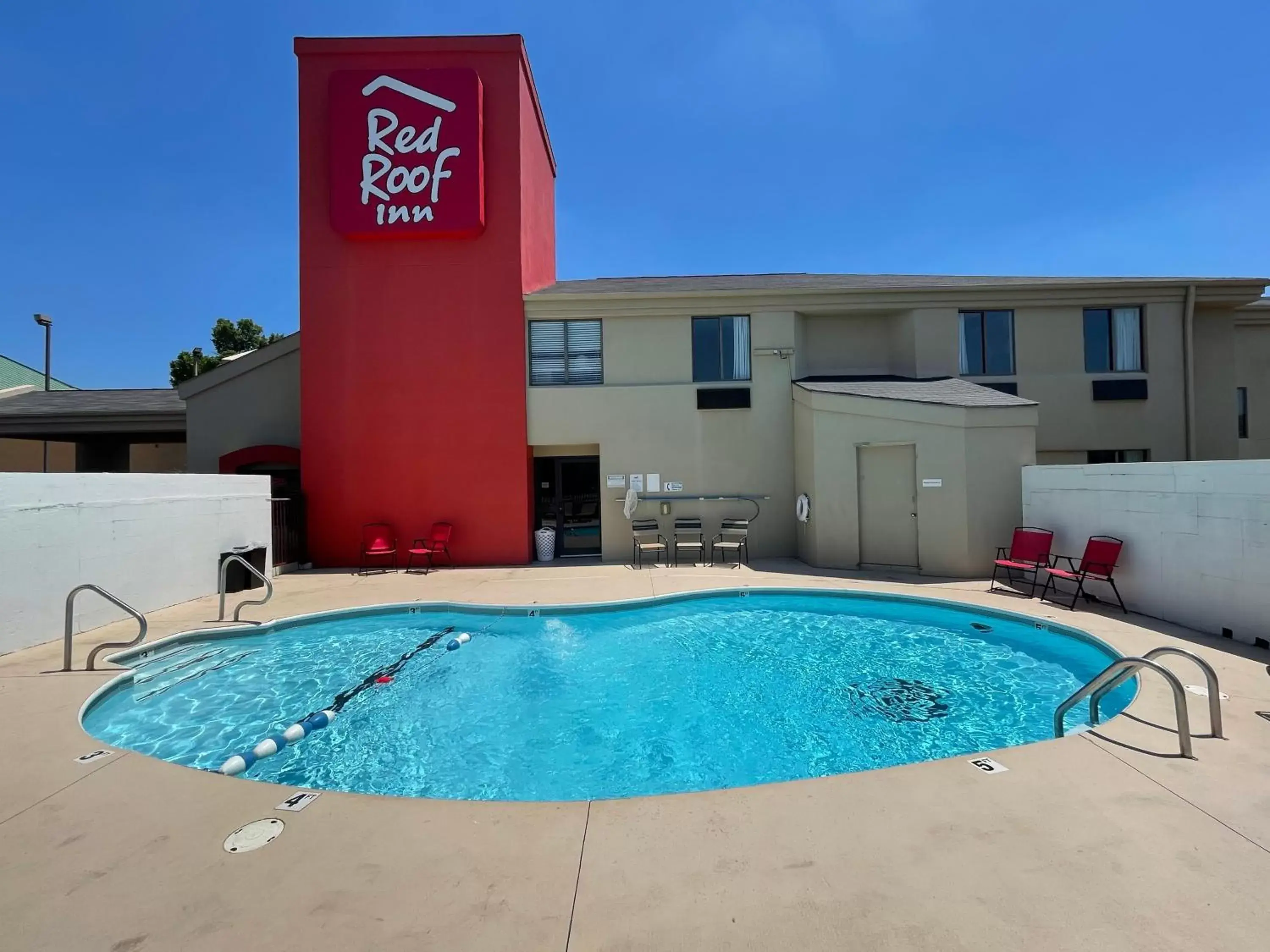 Swimming Pool in Red Roof Inn Branson