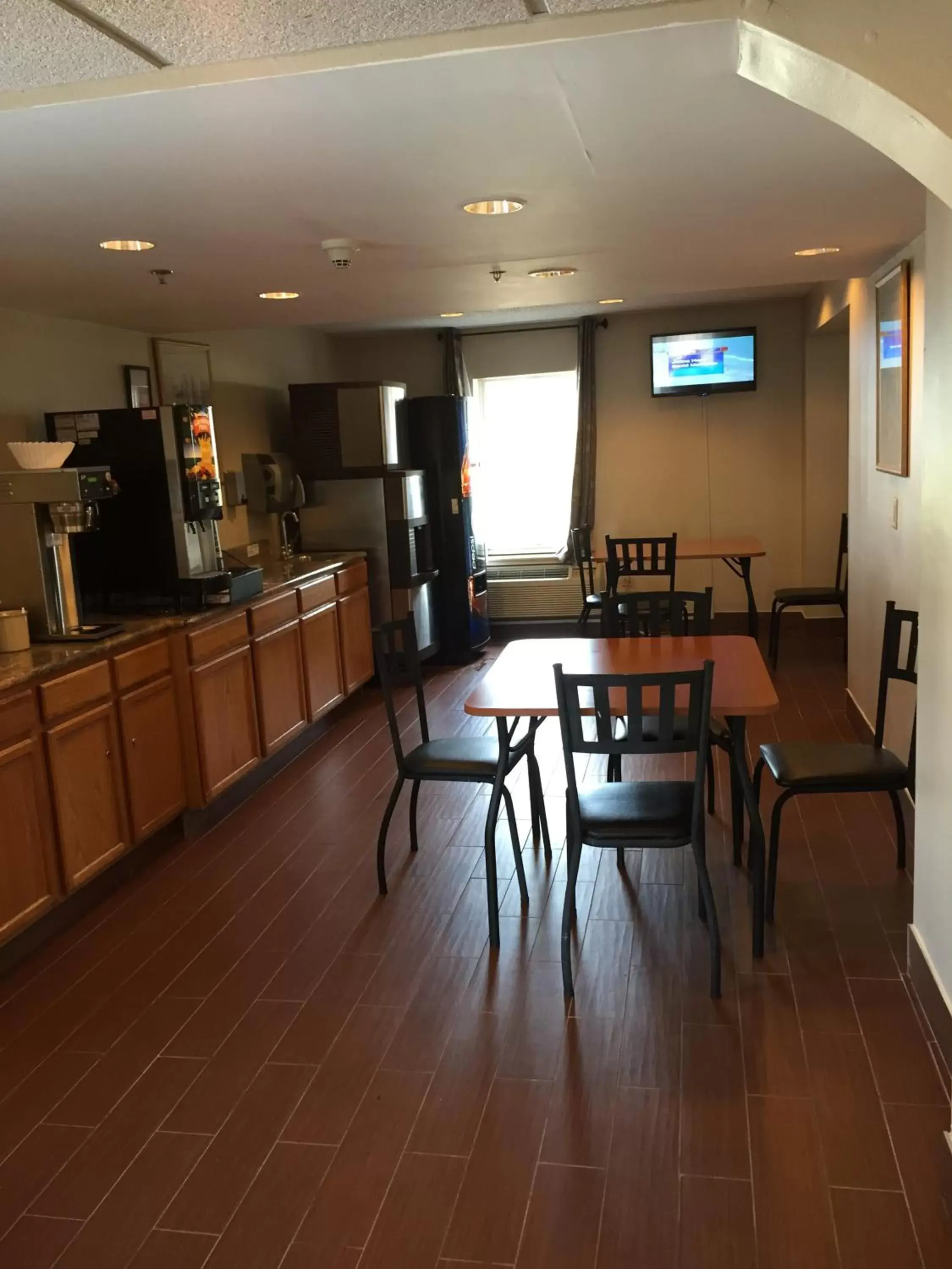 Restaurant/places to eat in Super 8 by Wyndham Allentown Restaurant/places to eat in Super 8 by Wyndham Allentown