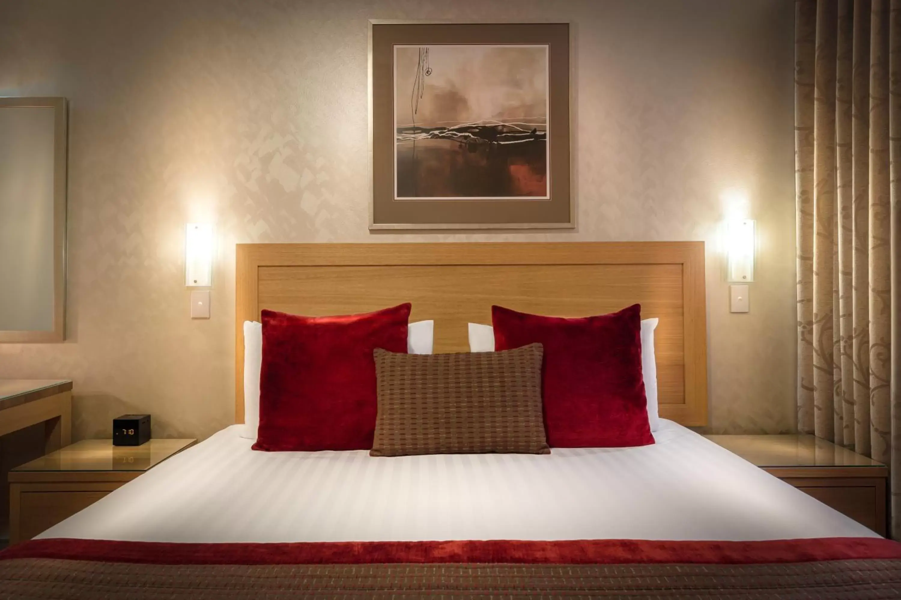 Bed in BEST WESTERN PLUS Travel Inn