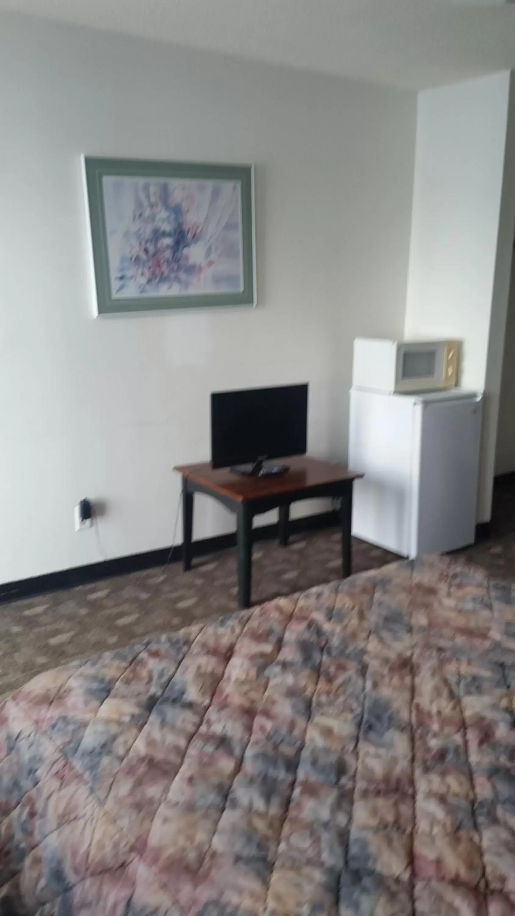 TV and multimedia, TV/Entertainment Center in Rimbey Motor Inn