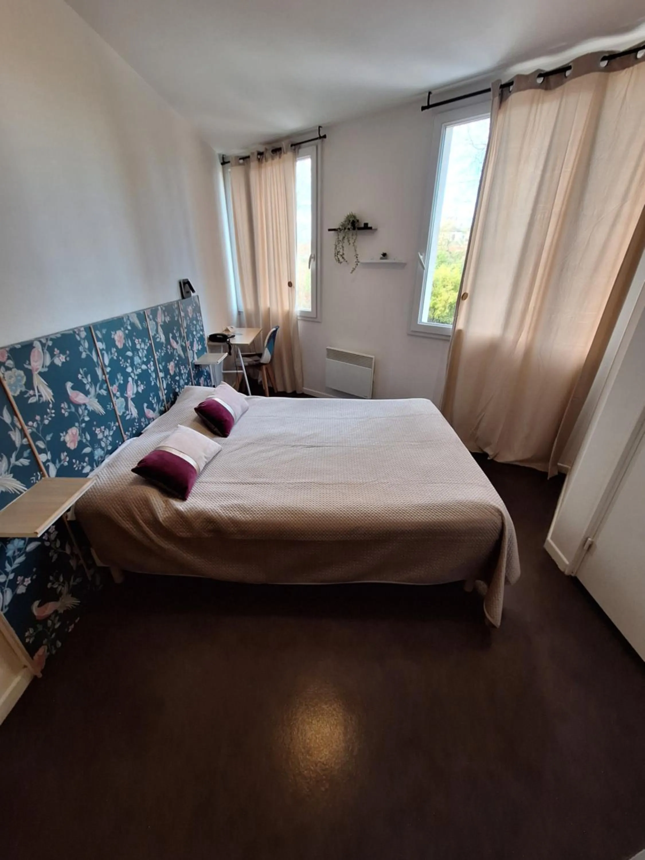 Bed in Hotel Au Bon Sejour