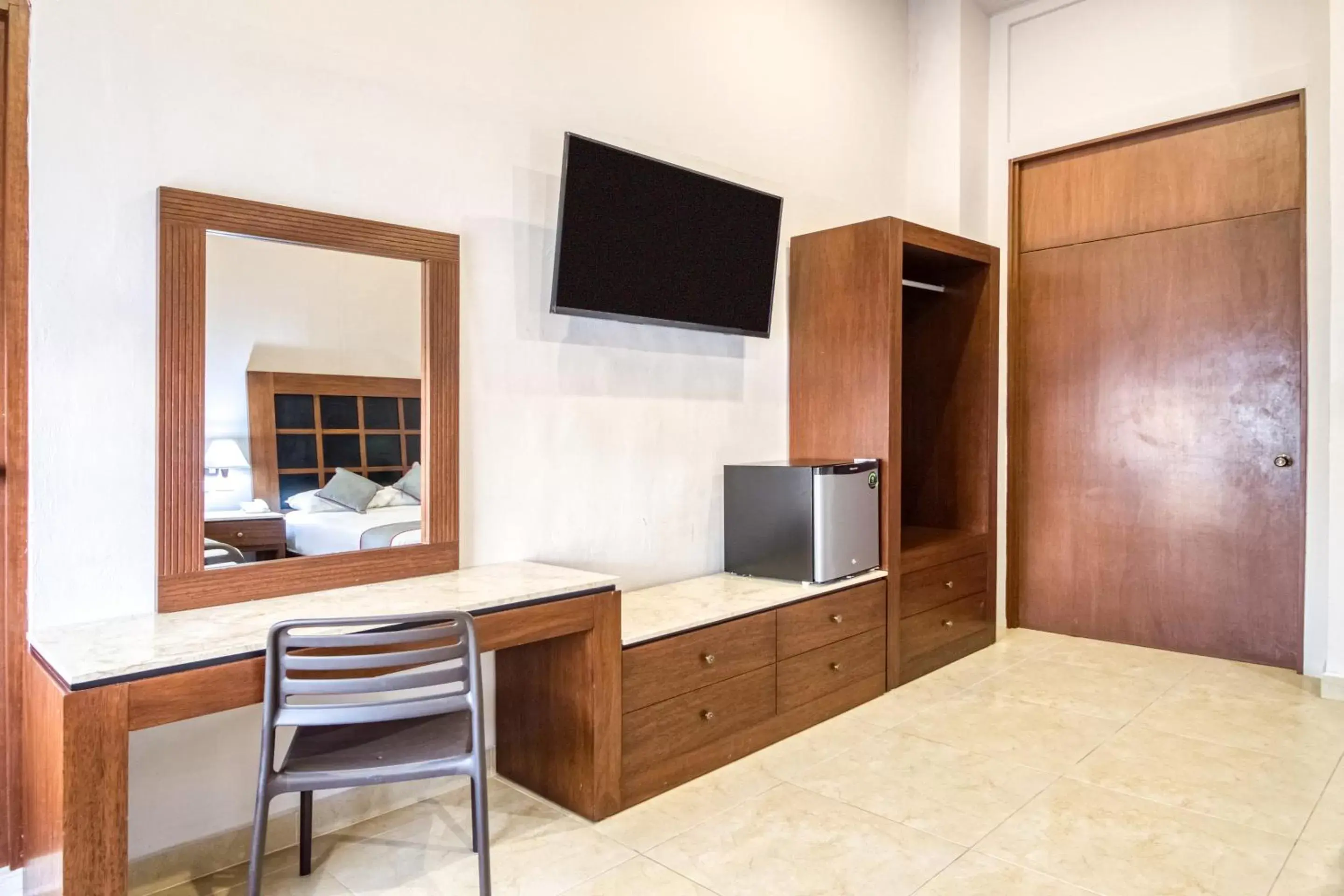 Bedroom, TV/Entertainment Center in Tecnohotel Casa Villamar