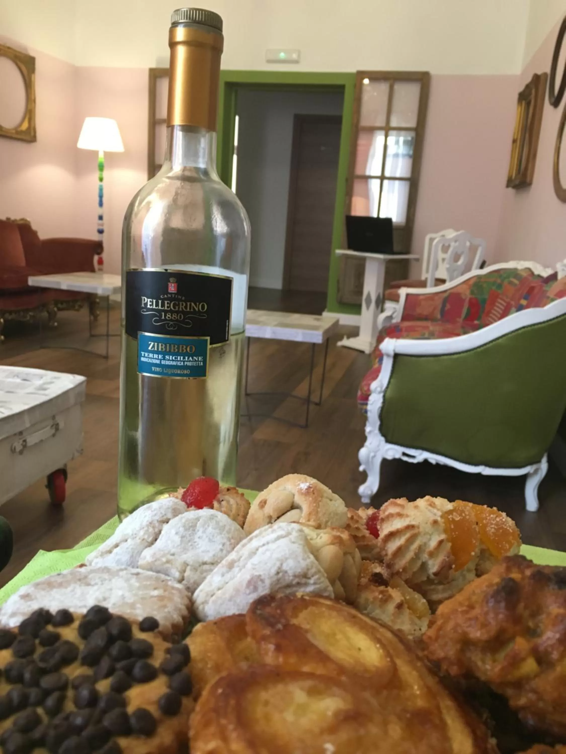 Communal lounge/ TV room in Cialoma B&B