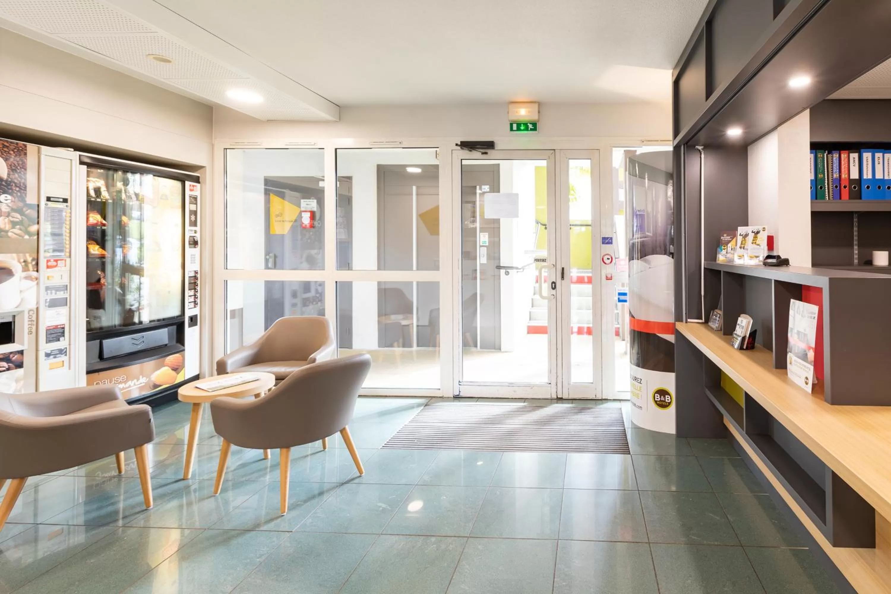 Lobby or reception in B&B HOTEL Laval Changé