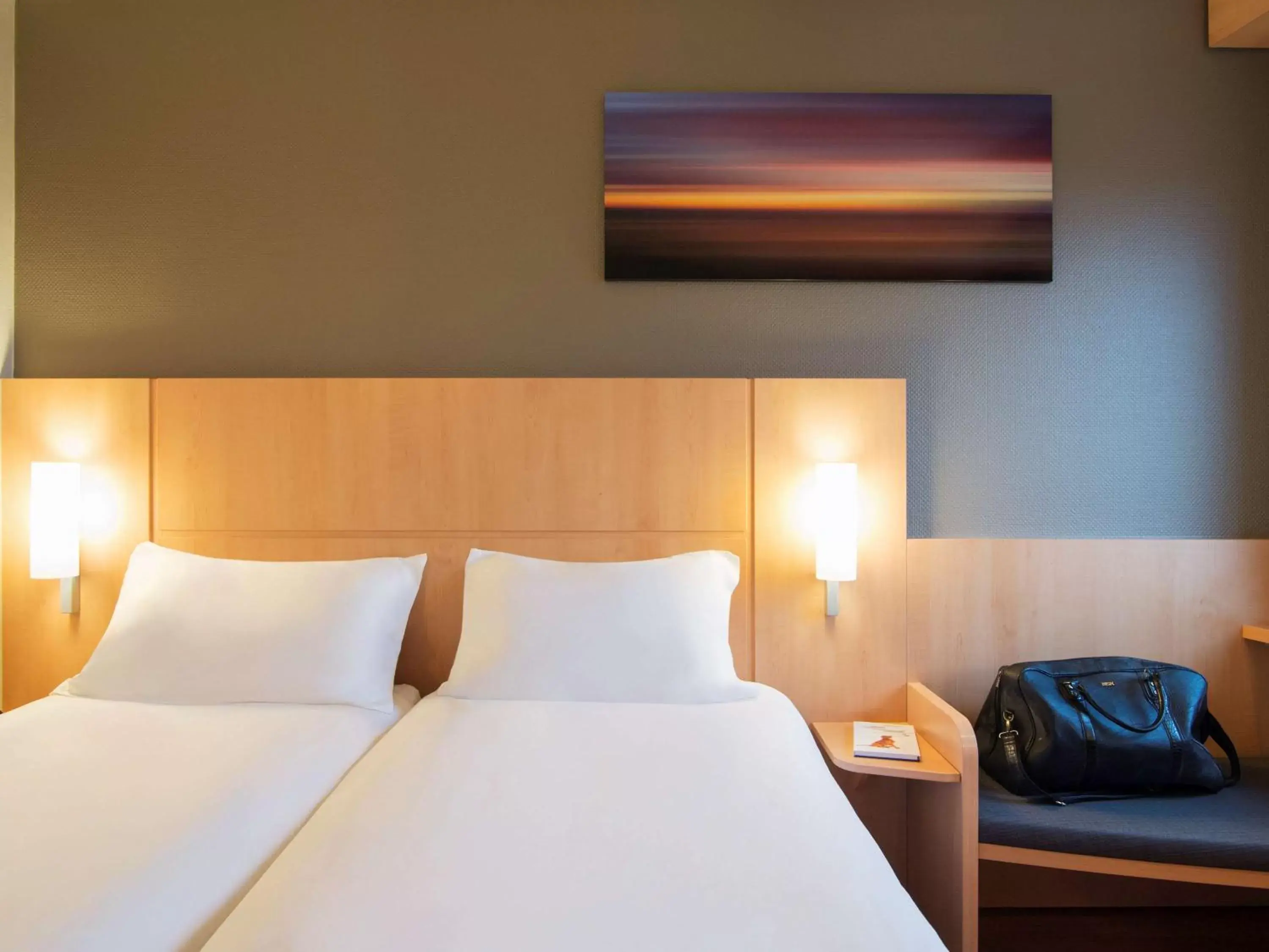 Photo of the whole room, Bed in ibis Rotterdam Vlaardingen