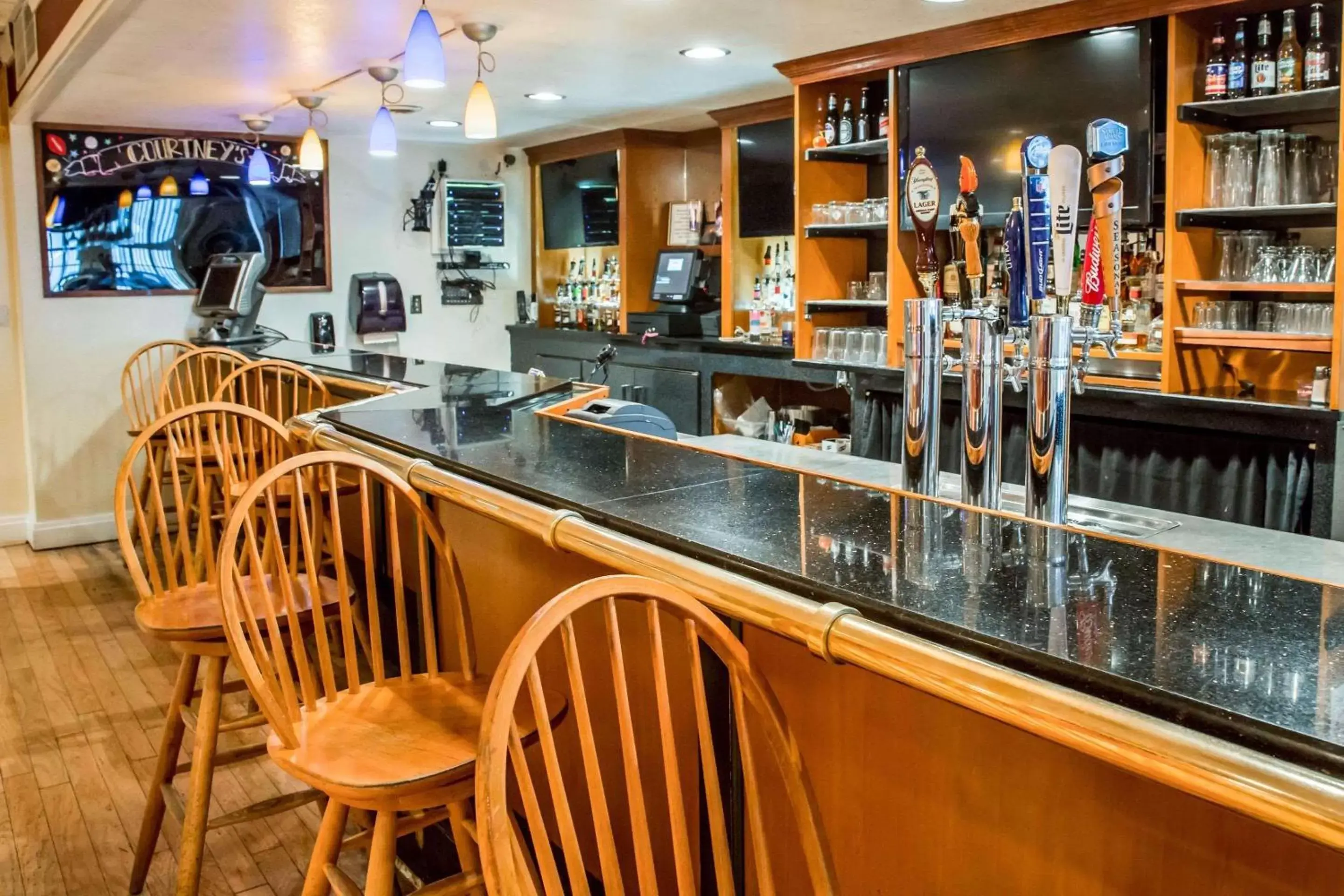 Restaurant/places to eat, Lounge/Bar in Quality Inn Elizabeth City near University