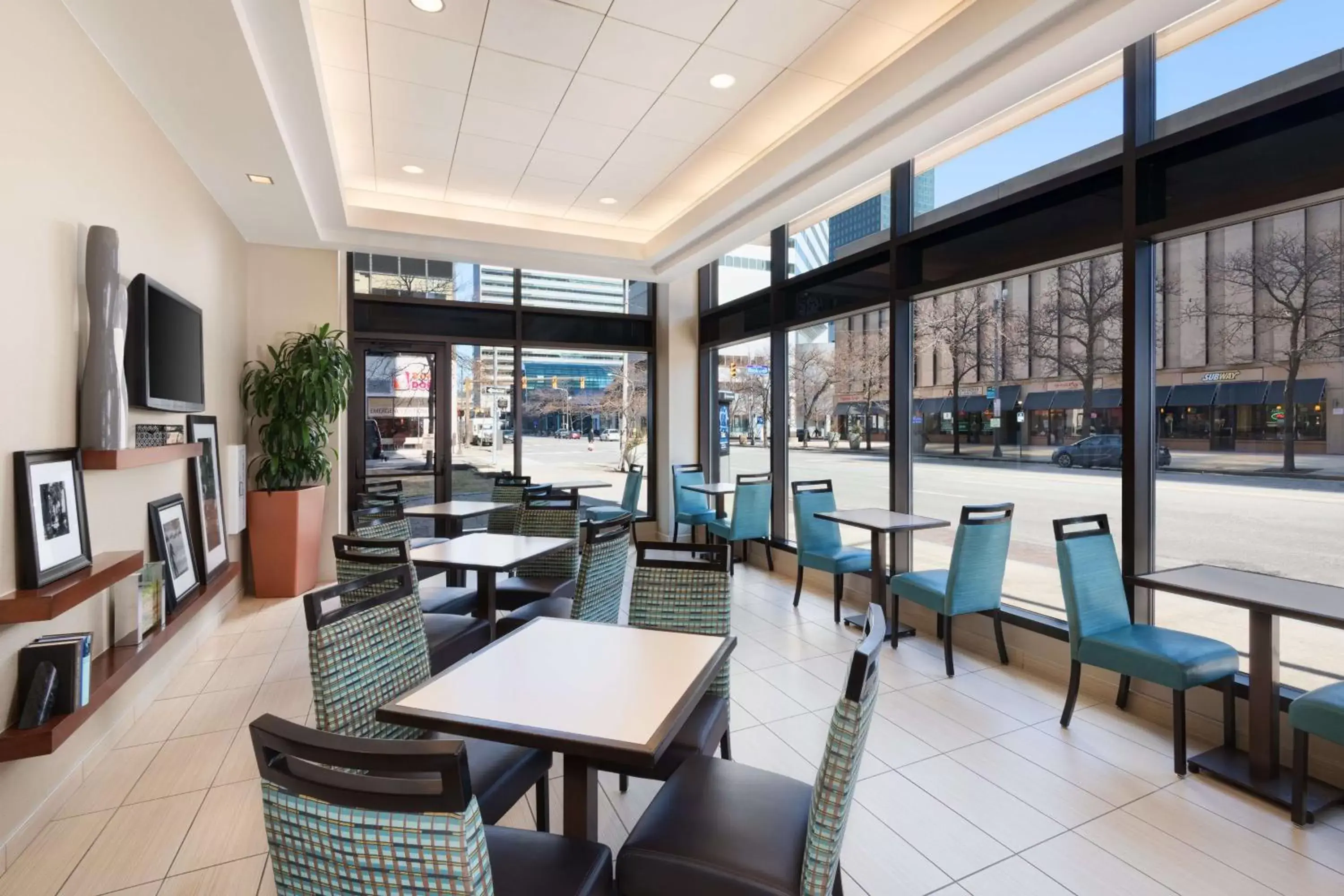 Breakfast, Restaurant/Places to Eat in Hampton Inn Cleveland-Downtown