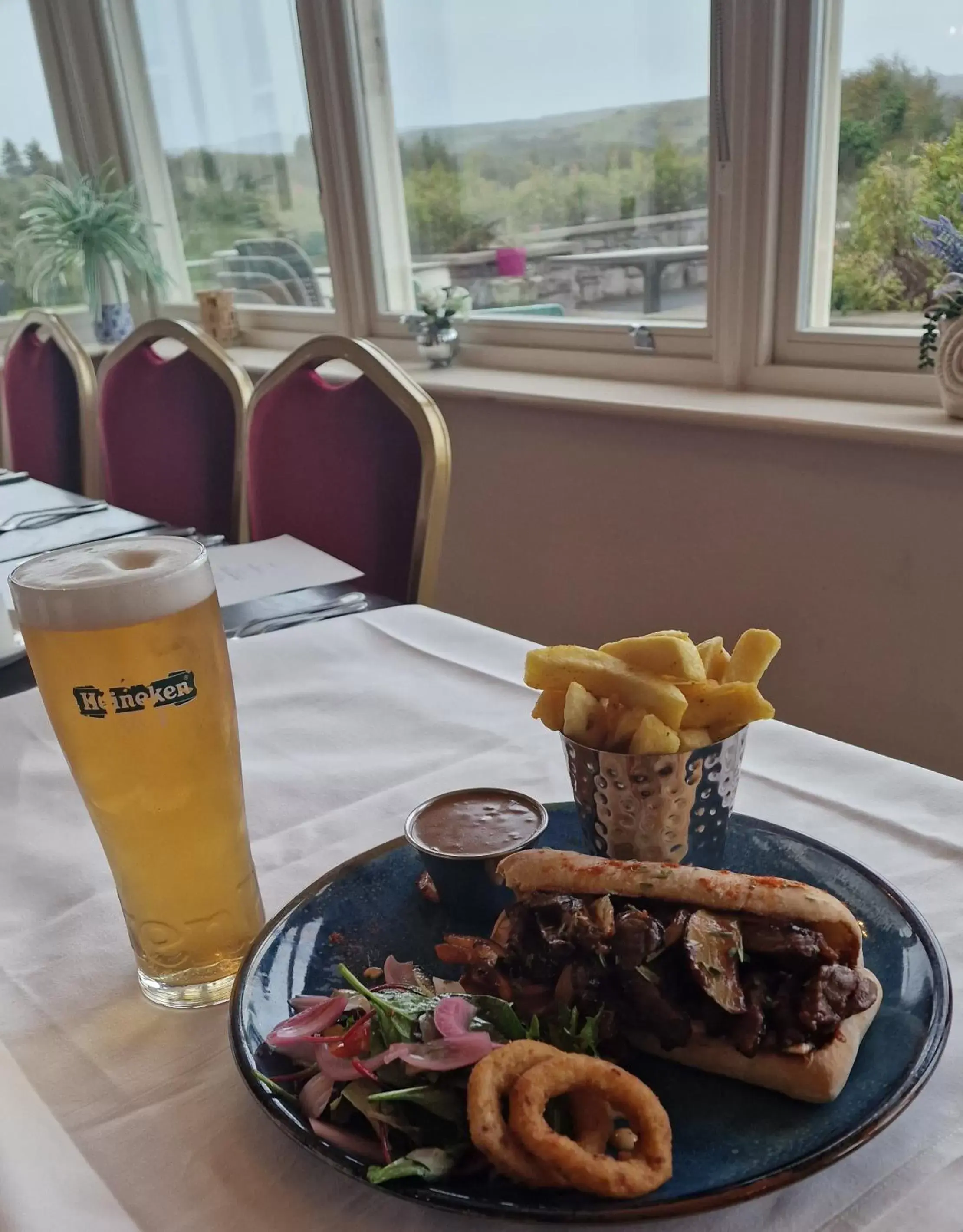 Restaurant/places to eat in Westport Country Lodge Hotel